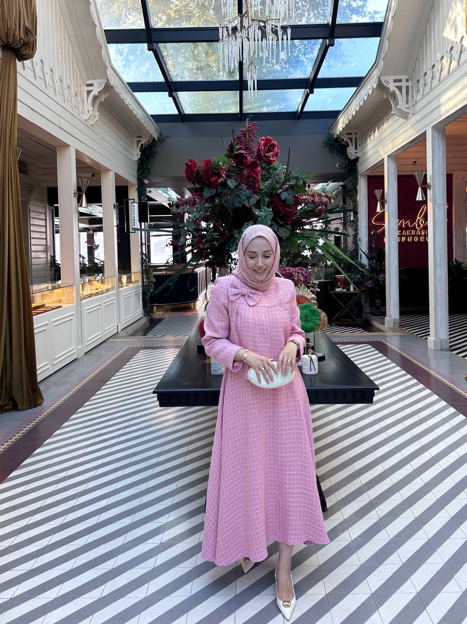 Fiyonk Detaylı Pembe Kaşe Etekli Takım 