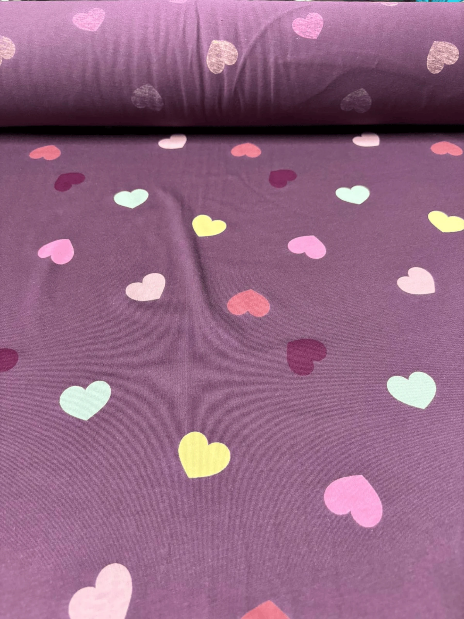 Mor Zeminli Kalpli Desenli Süprem Kumaş - %100 Pamuk | En 170 cm