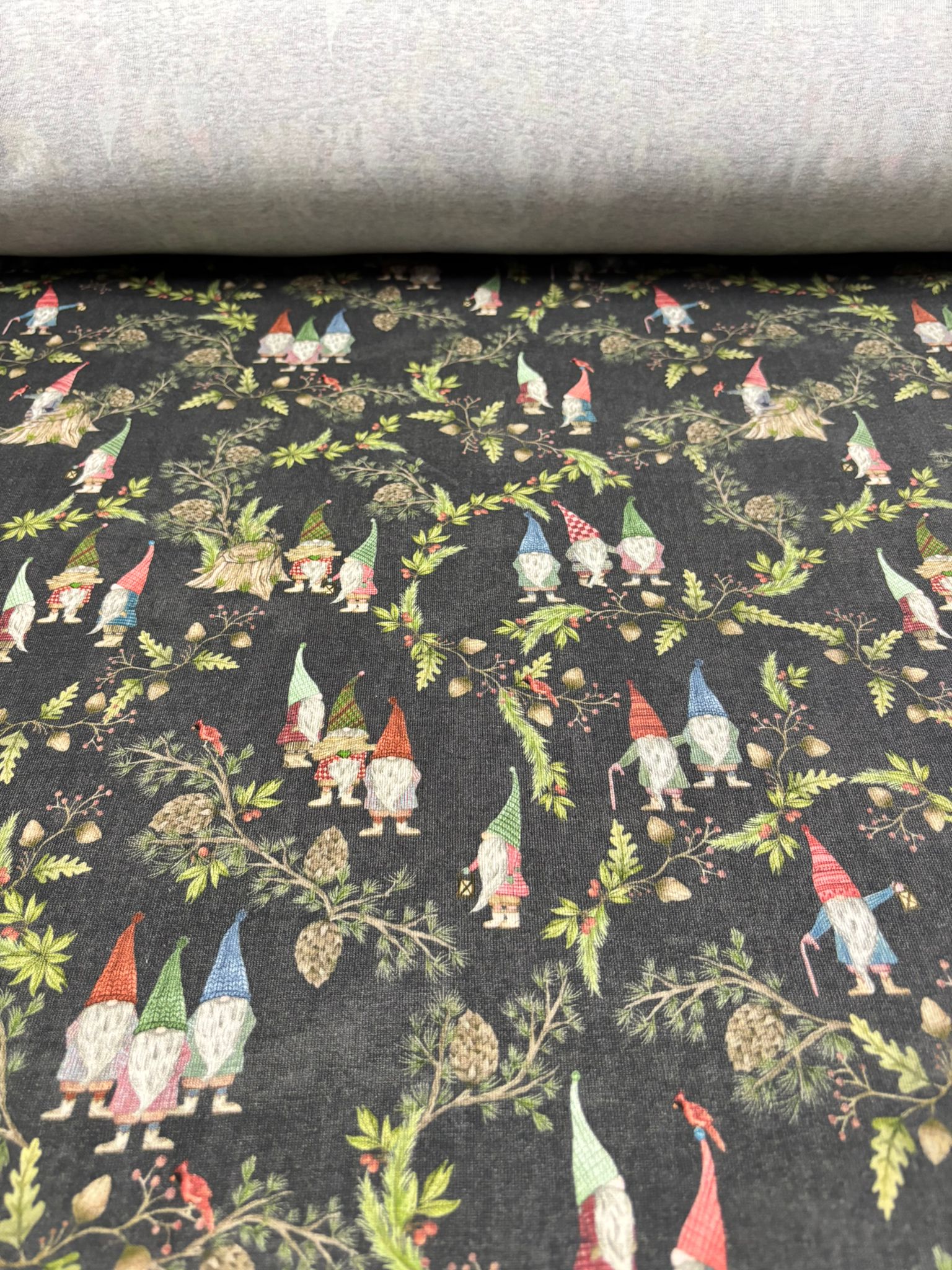 Orman Cüceleri Desenli Bebe Interlok Kumaş 170 cm – Pamuklu Esnek Penye Kumaş