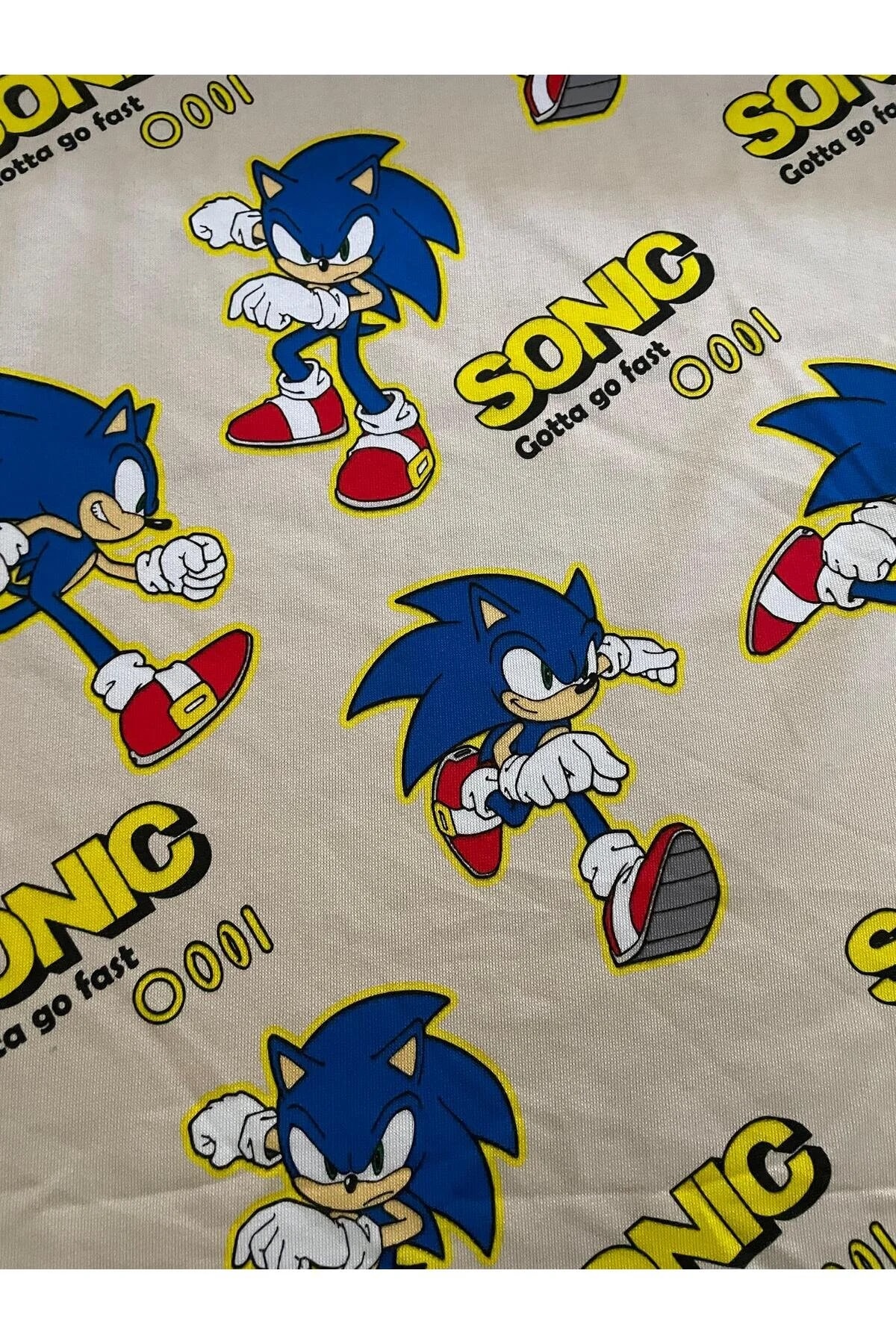 Sonic Baskılı Şardonsuz 3 İplik Penye Kumaş – %100 Pamuk – En 170 cm | Tok, Tüysüz, Esnek Sweatshirt Kumaşı