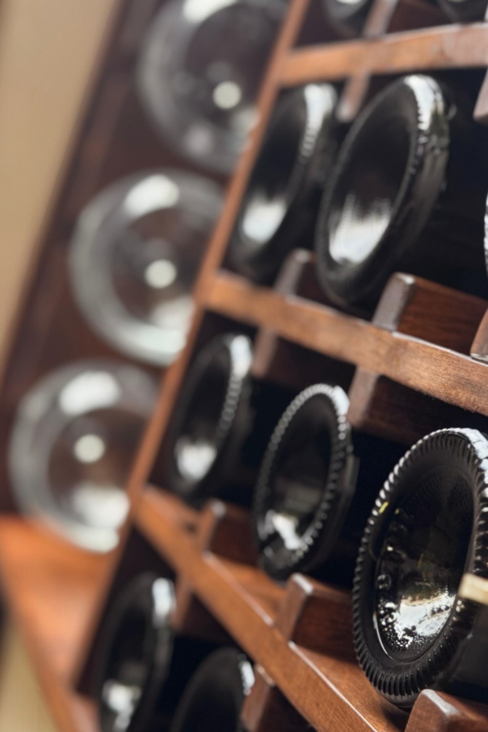 Janissa Masif Ahşap Şarap Standı