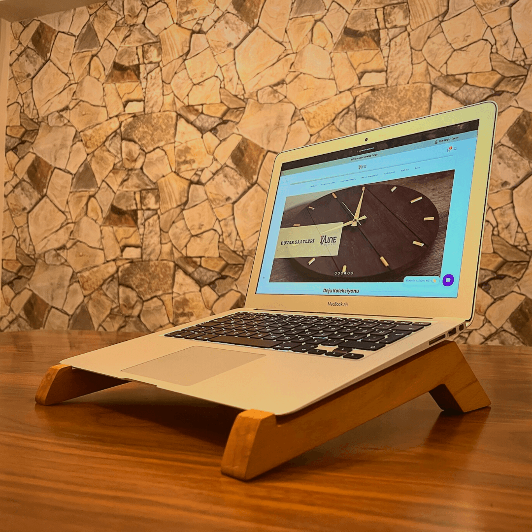 El Yapımı Ahşap Laptop Standı