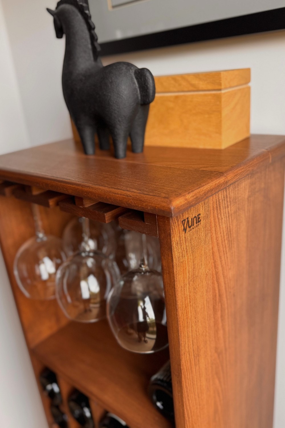 Janissa Masif Ahşap Şarap Standı