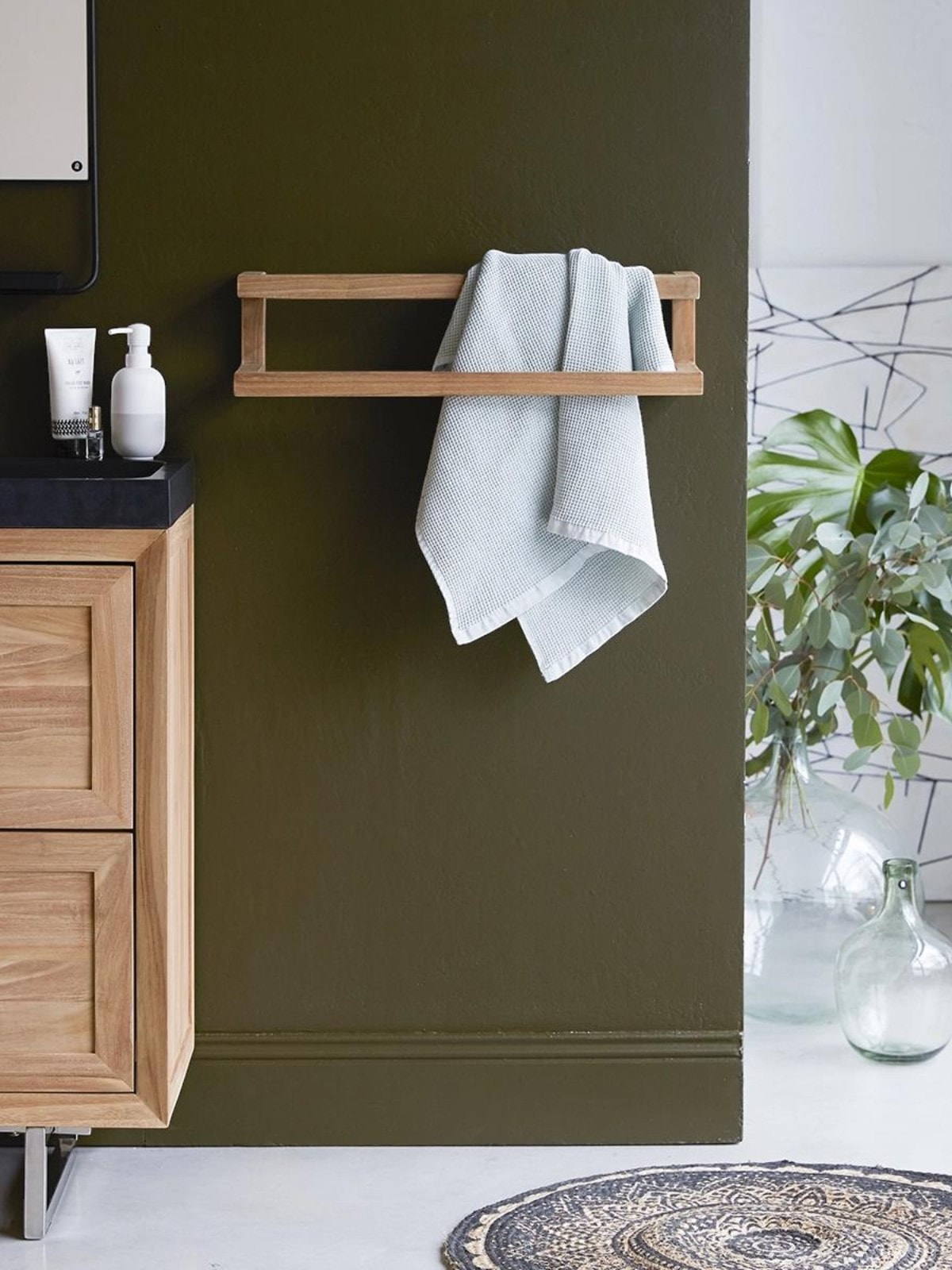 Signature Wooden Towel Rack