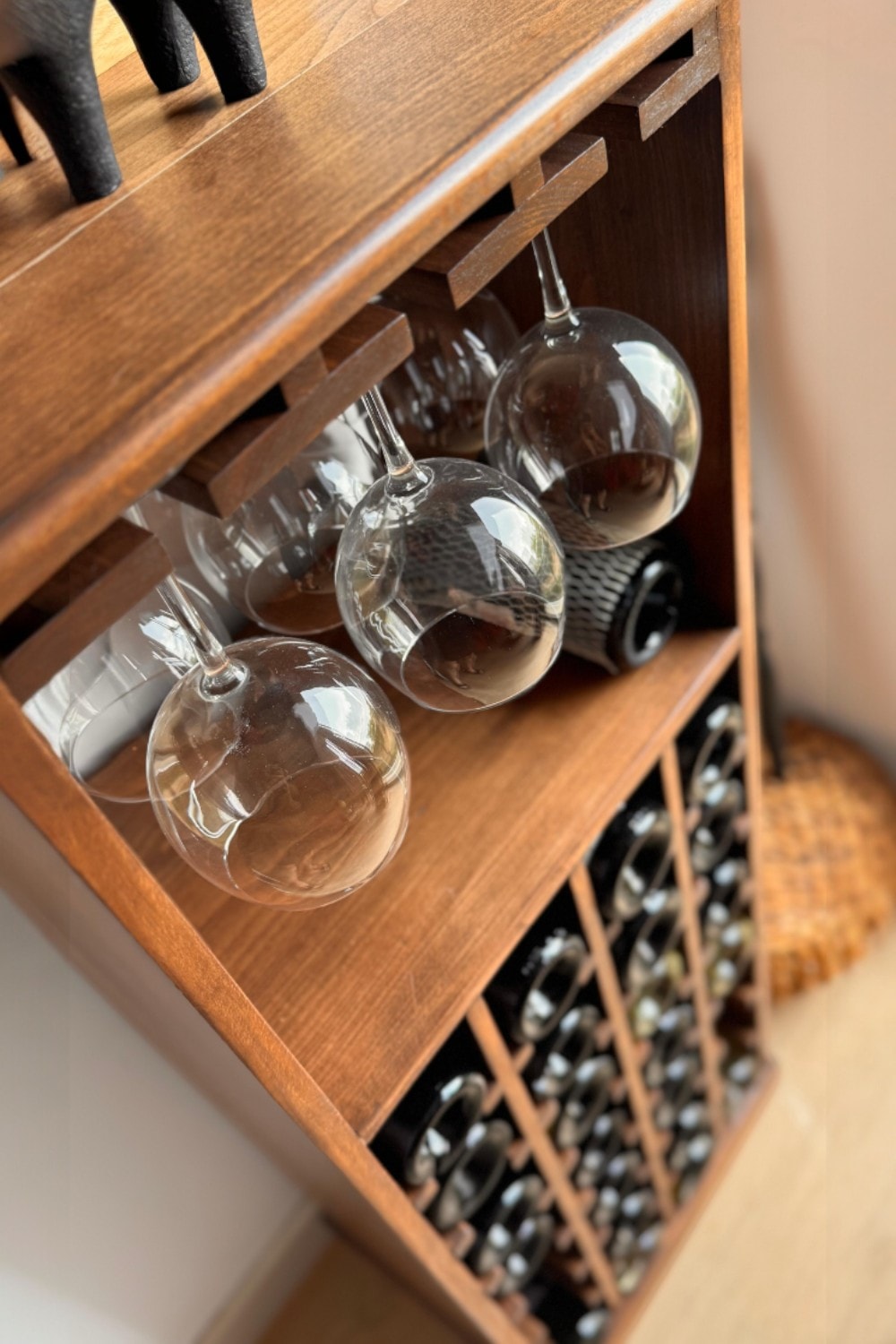 Janissa Masif Ahşap Şarap Standı