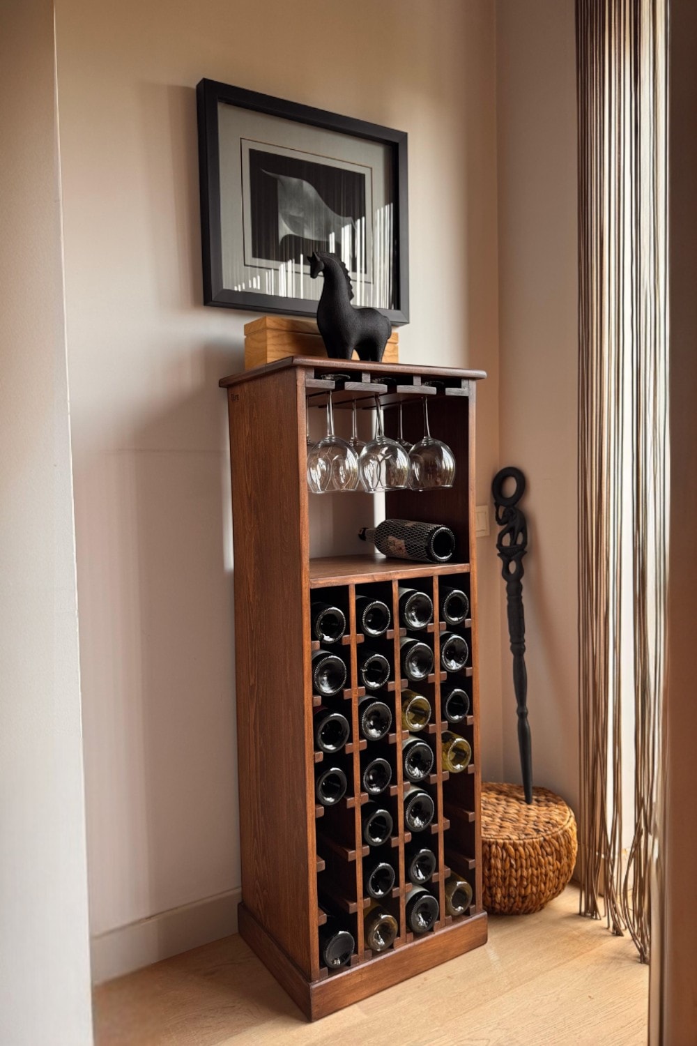 Janissa Masif Ahşap Şarap Standı