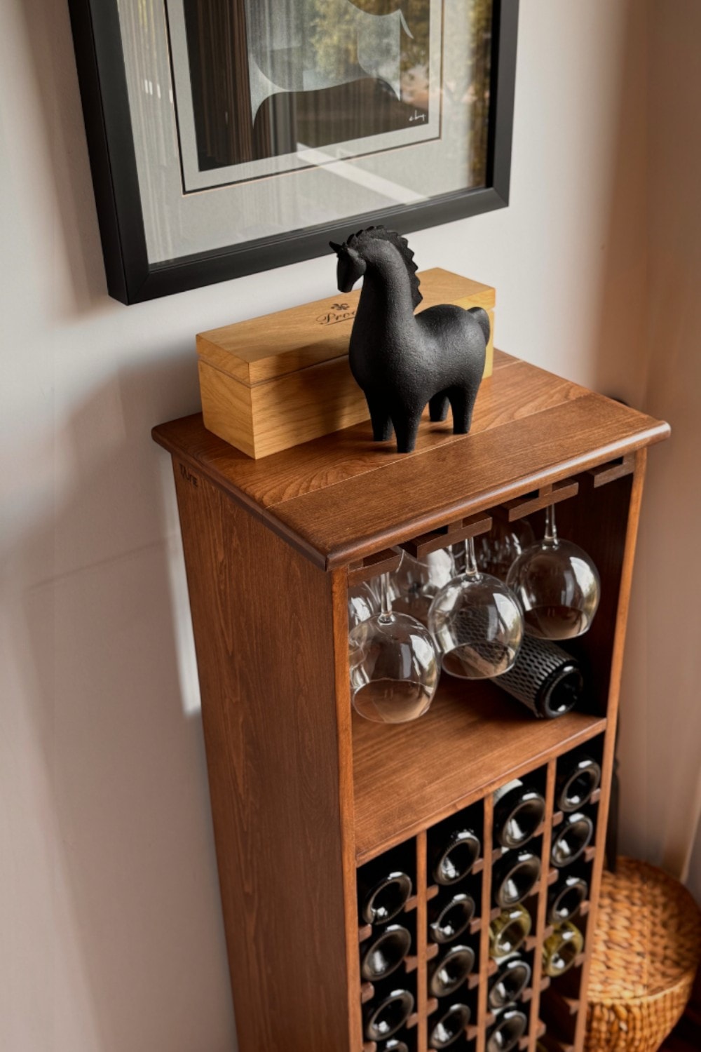 Janissa Masif Ahşap Şarap Standı