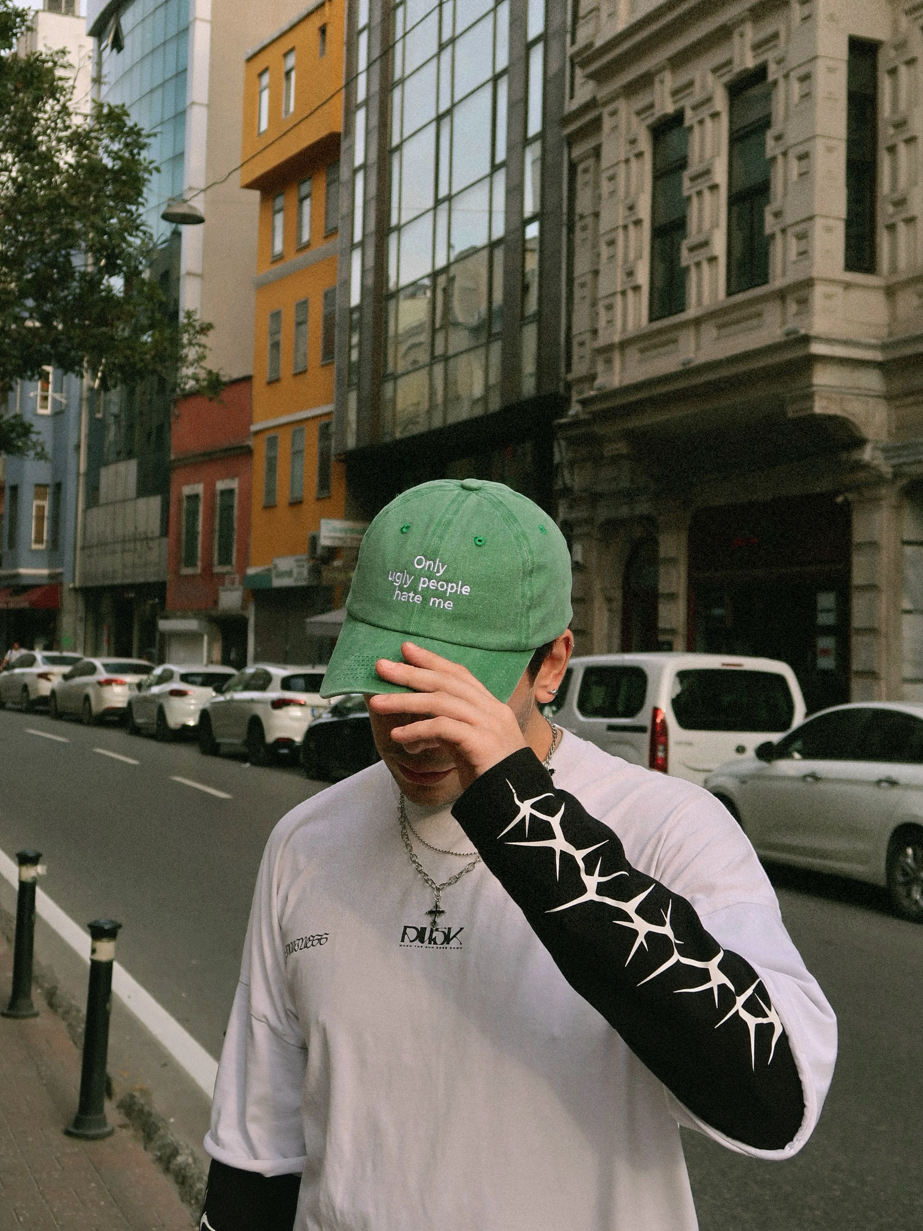 'Sadece Çirkinler Benden Nefret Eder' Şapka