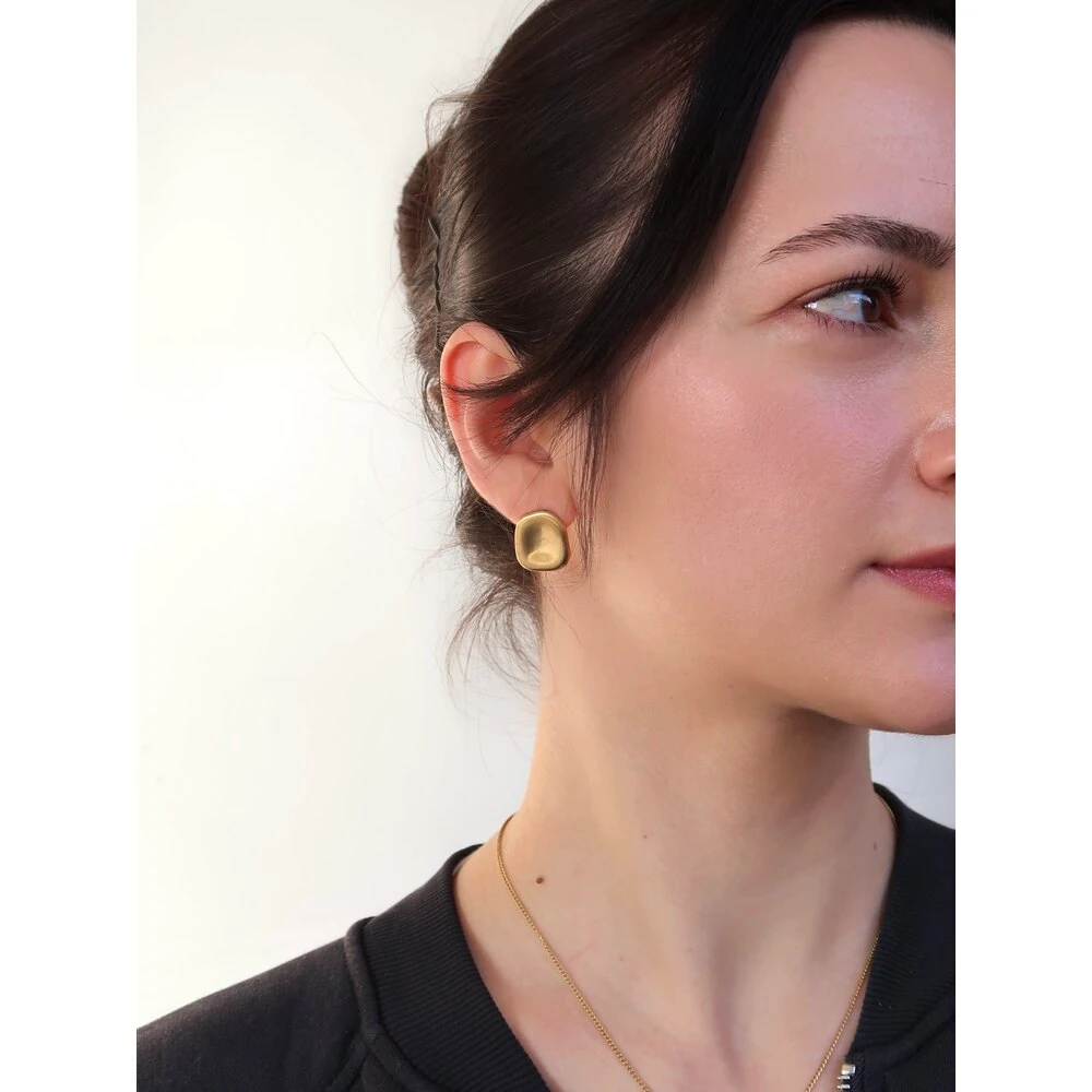 Mat Görünüm Cerrahi Çelik Çivi Küpe