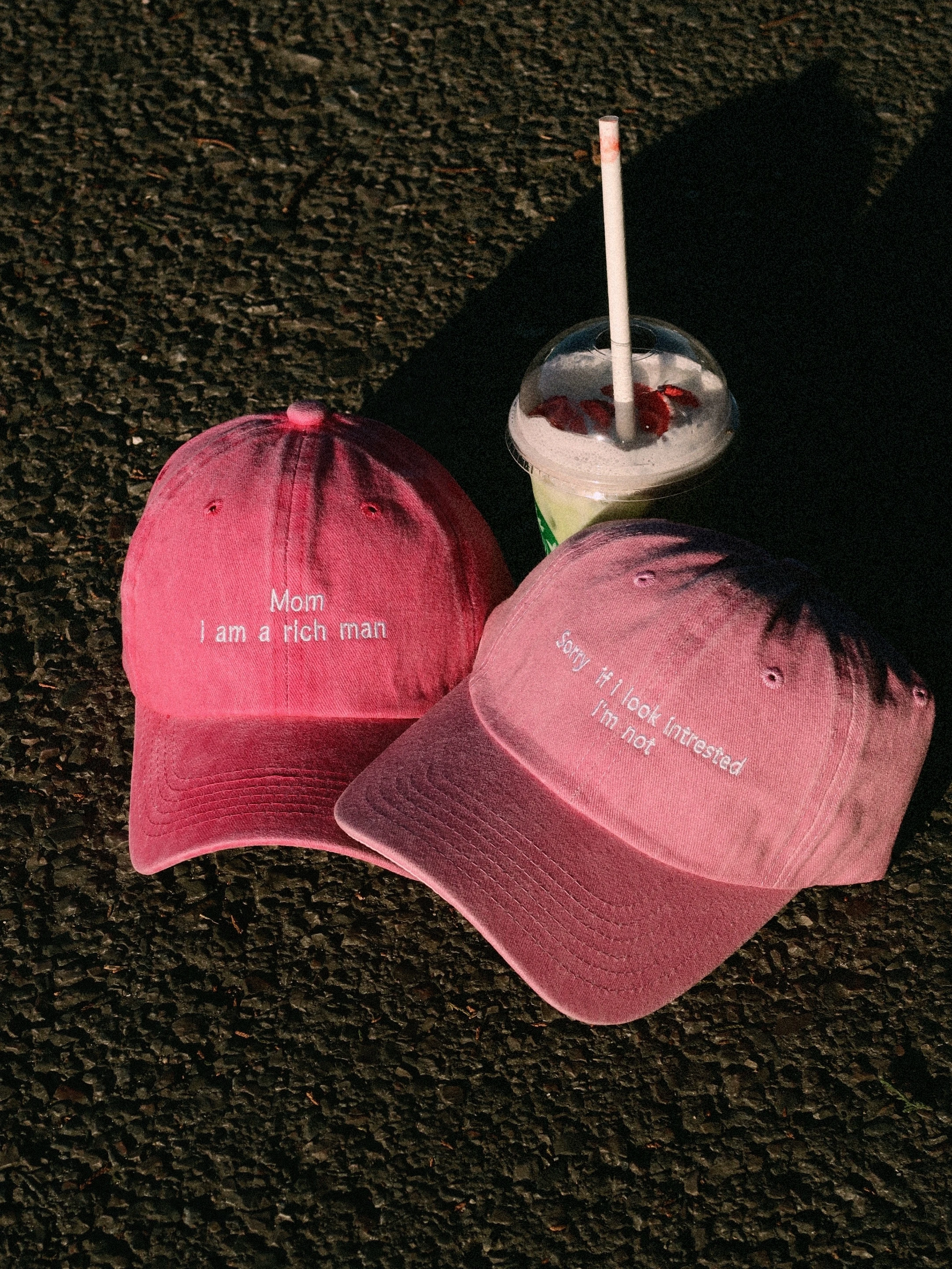 ‘İlgileniyor Görünüyorsam Üzgünüm.. İlgilenmiyorum’ Şapka