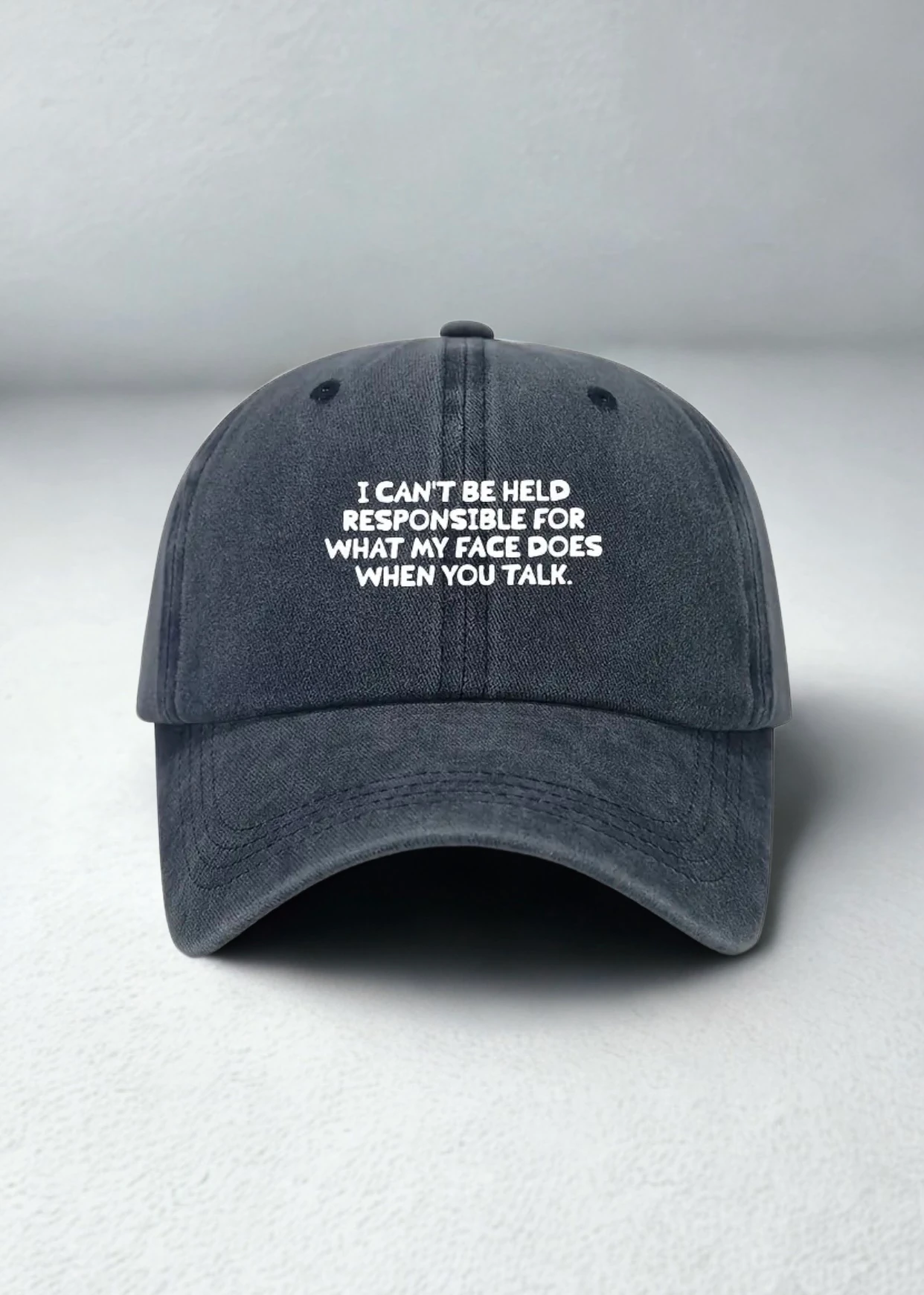 ‘Konuştuğunda Mimiklerimden Sorumlu Değilim’ Şapka