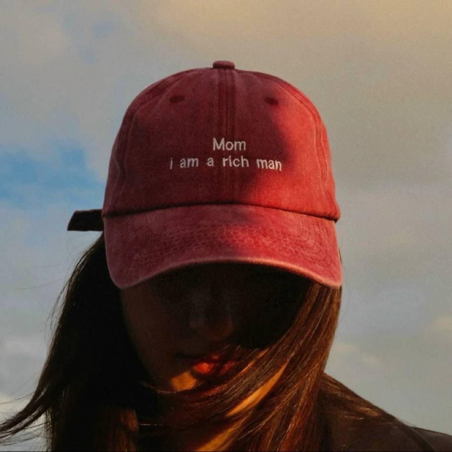 ‘Anne! Ben Zaten Zengin Kocayım’ Şapka