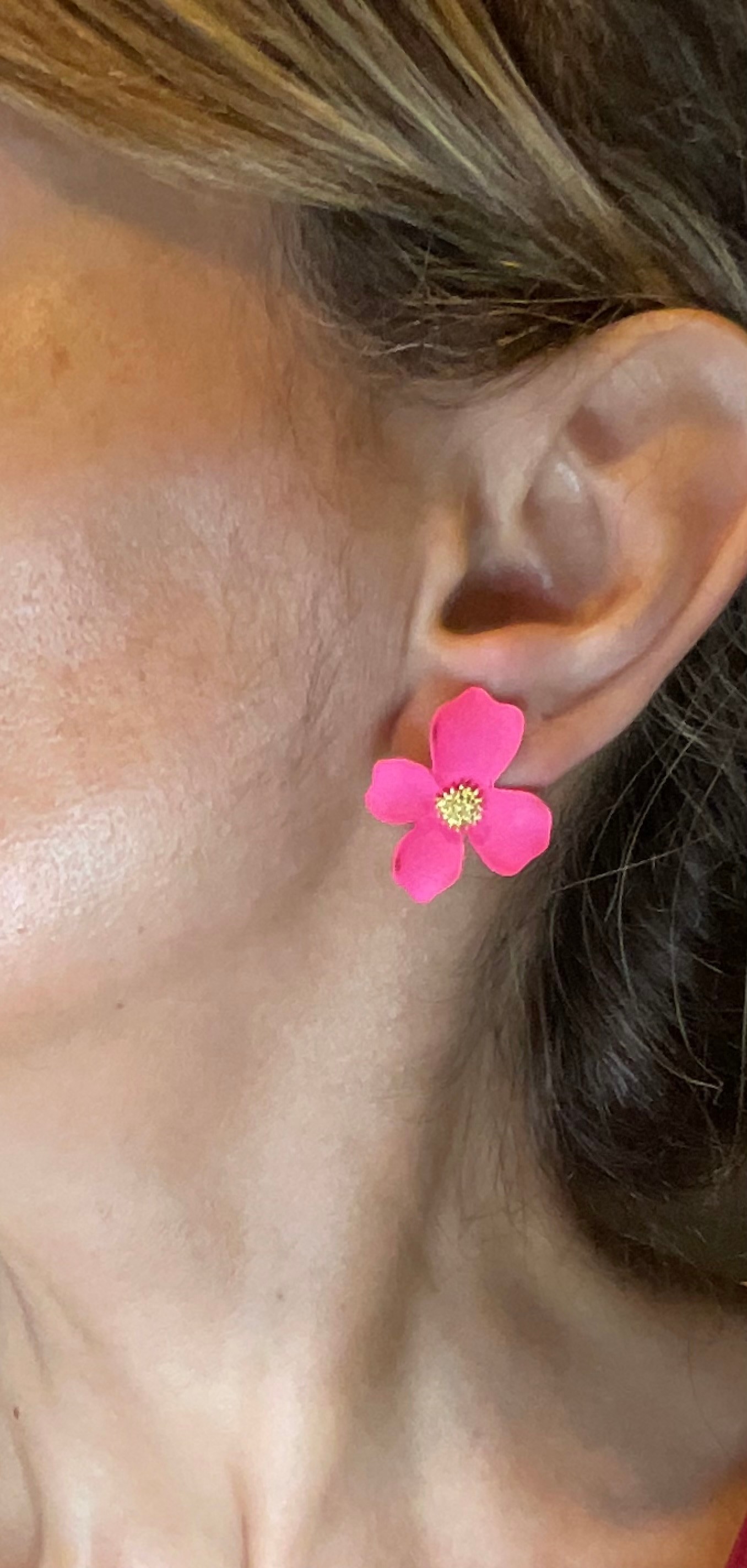 Pembe çiçek küpe