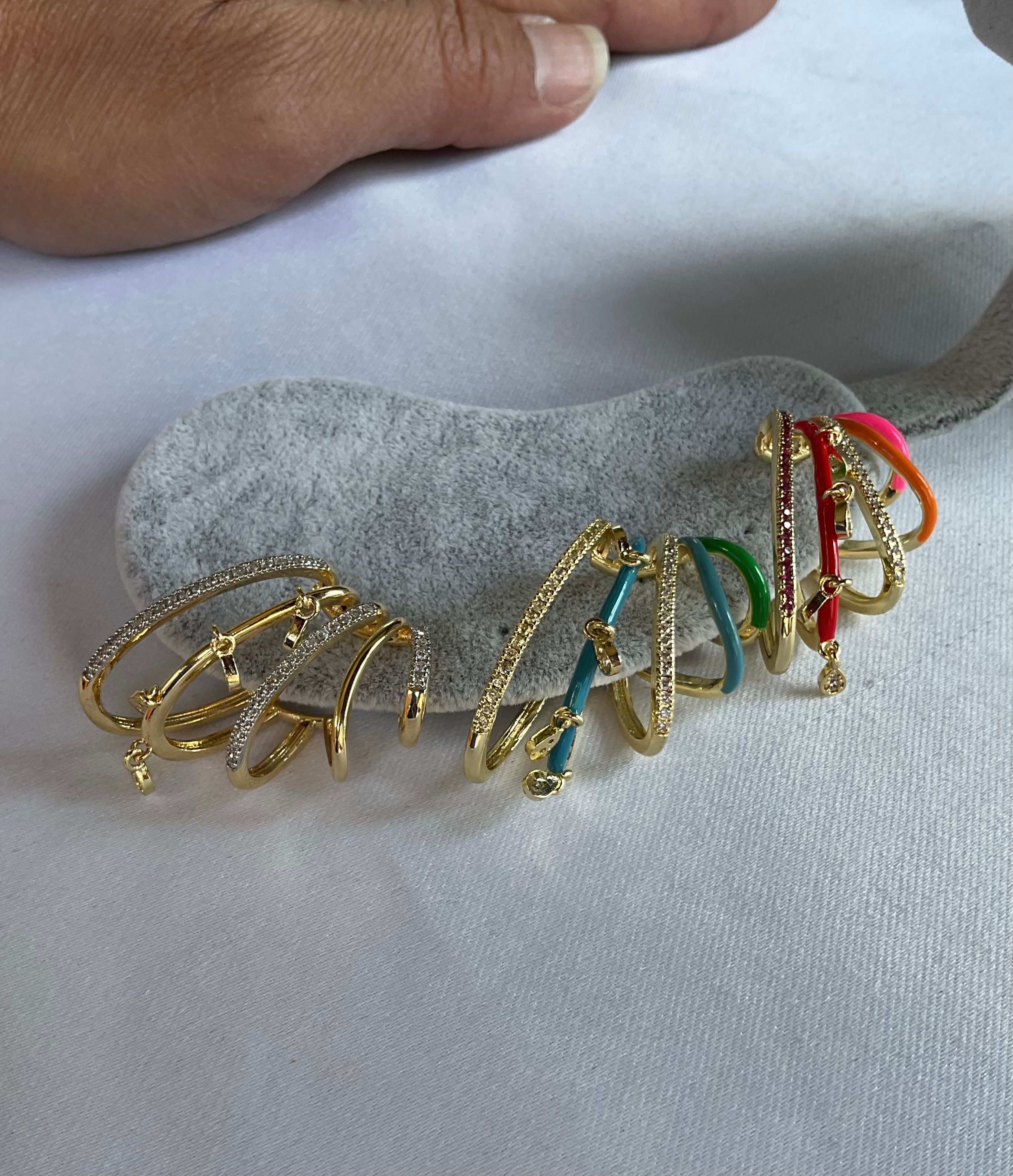 Yeşil renkli gold kıkırdak küpe