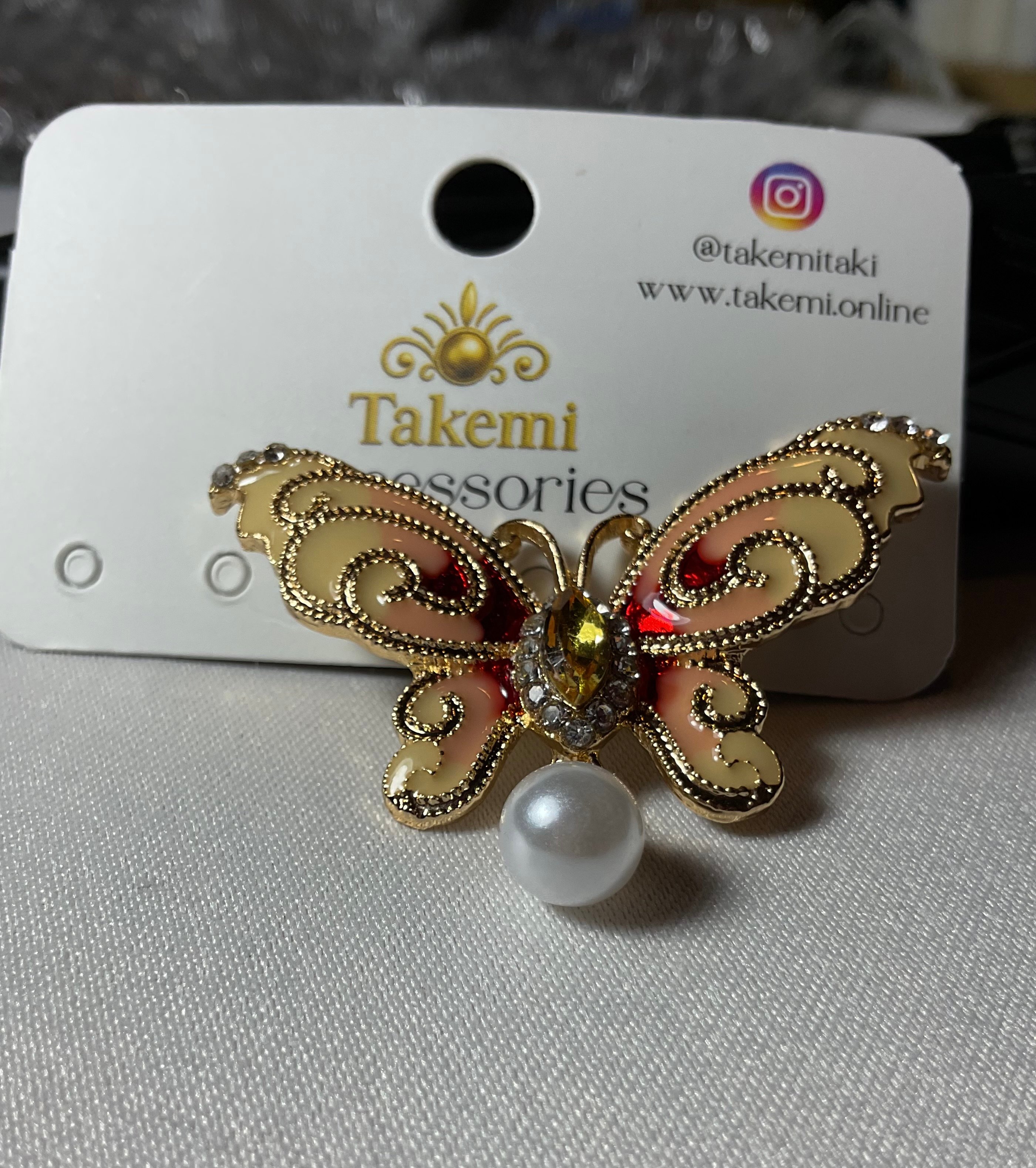 Kelebek model incili broş