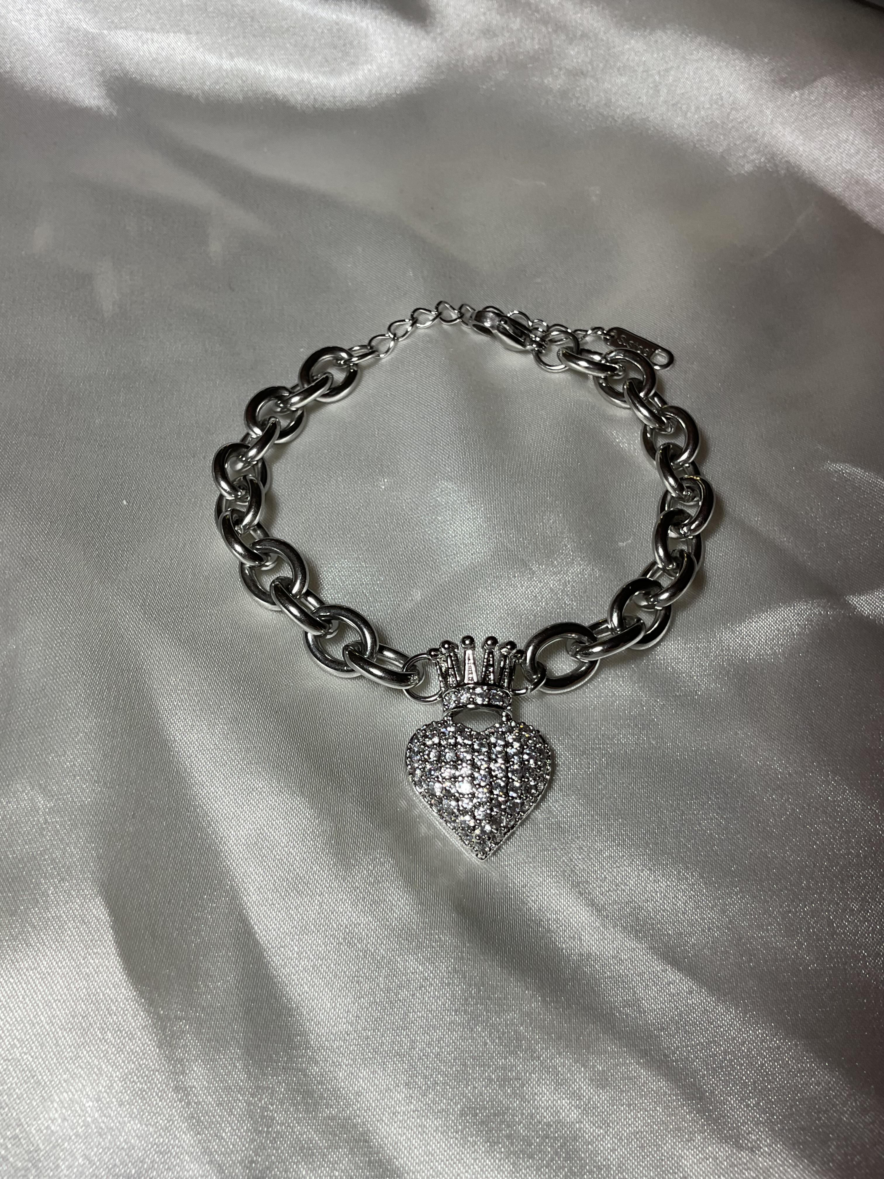 Çelik taçlı kalp model silver bileklik