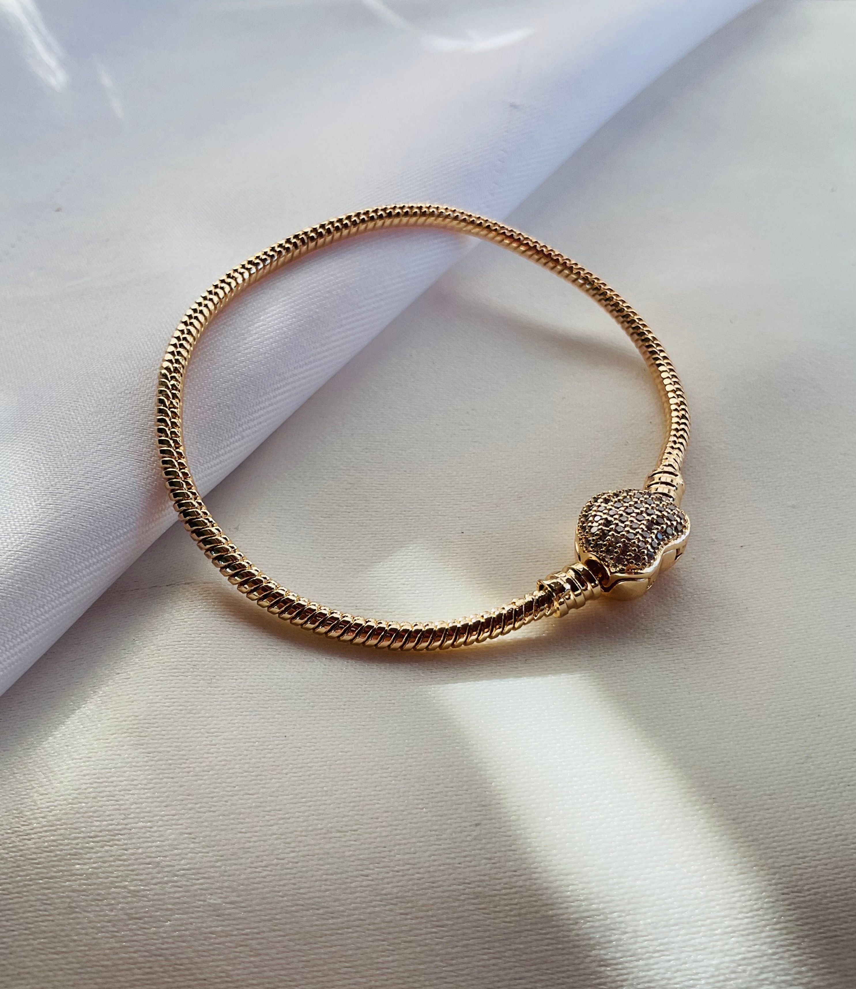 Kalp model charm takılabilen çelik bileklik