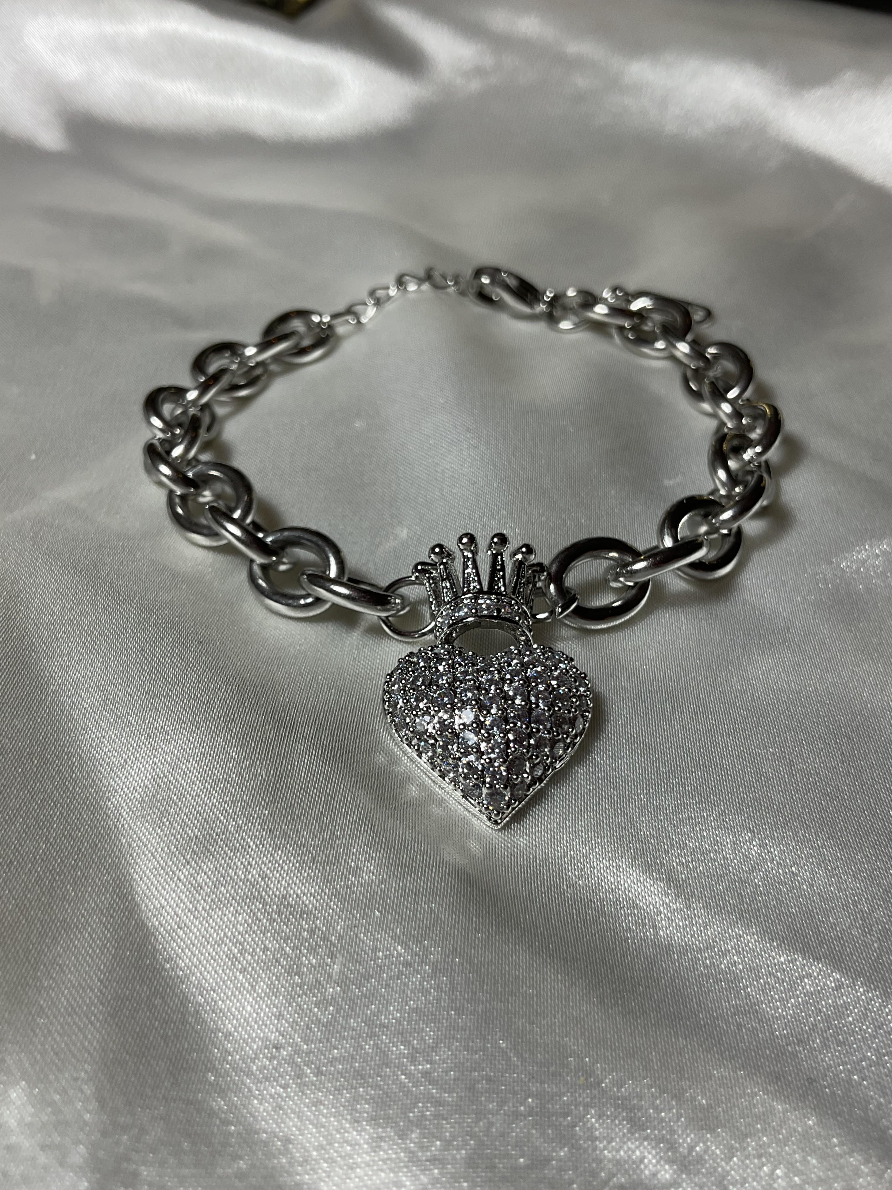 Çelik taçlı kalp model silver bileklik