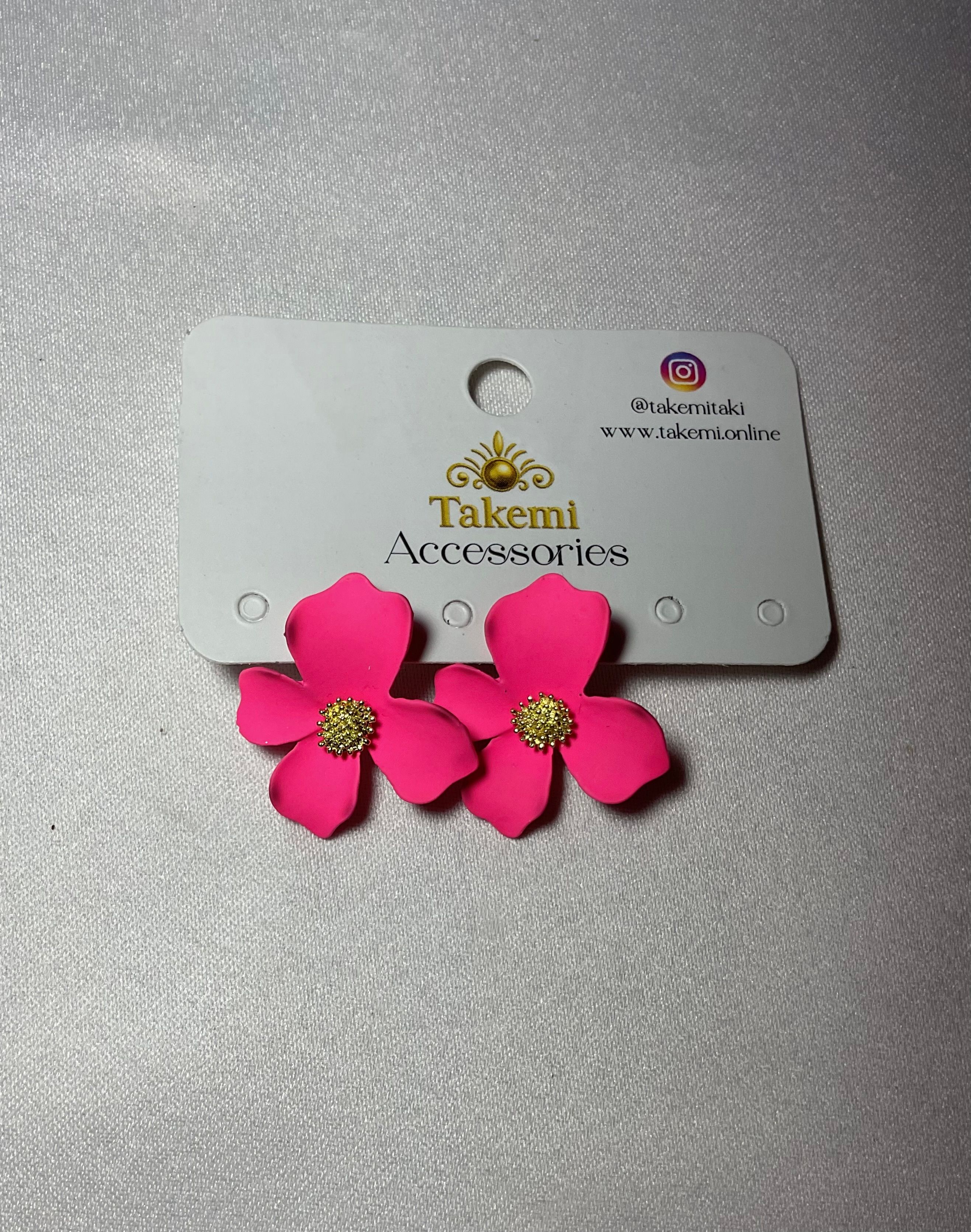 Pembe çiçek küpe