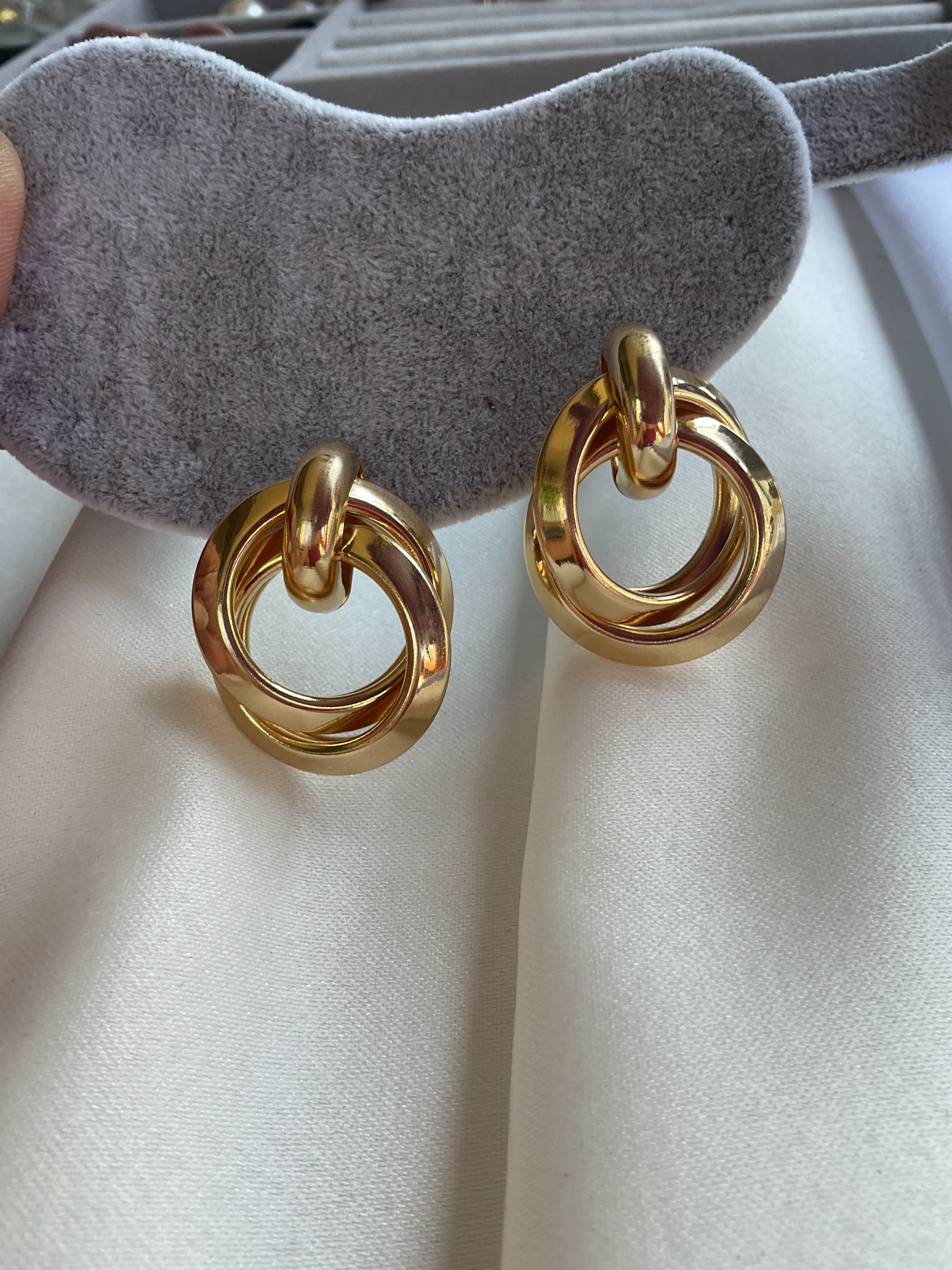 Gold birbirine geçmeli halka küpe