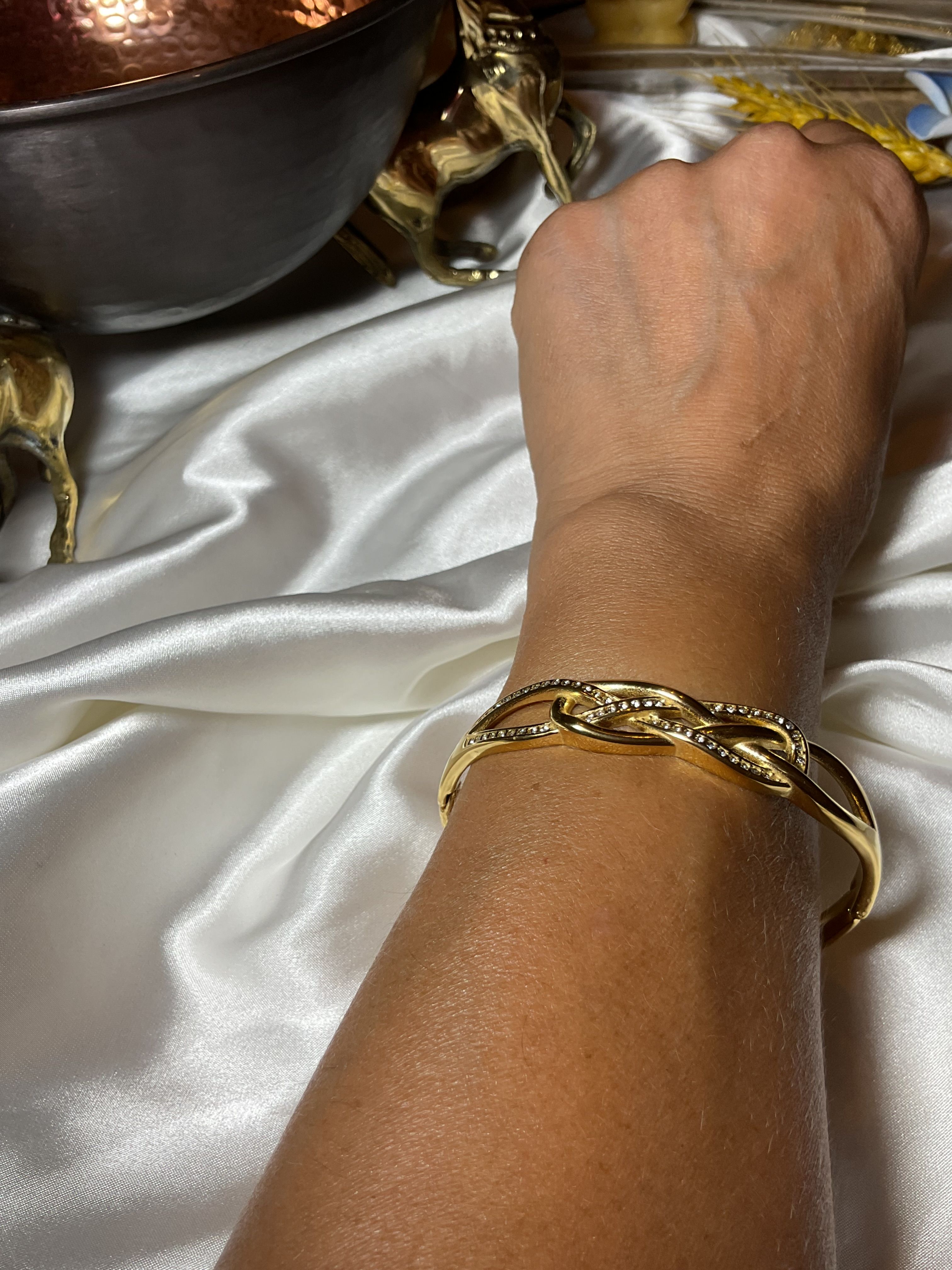 Çelik örgü model taşlı gold kelepçe
