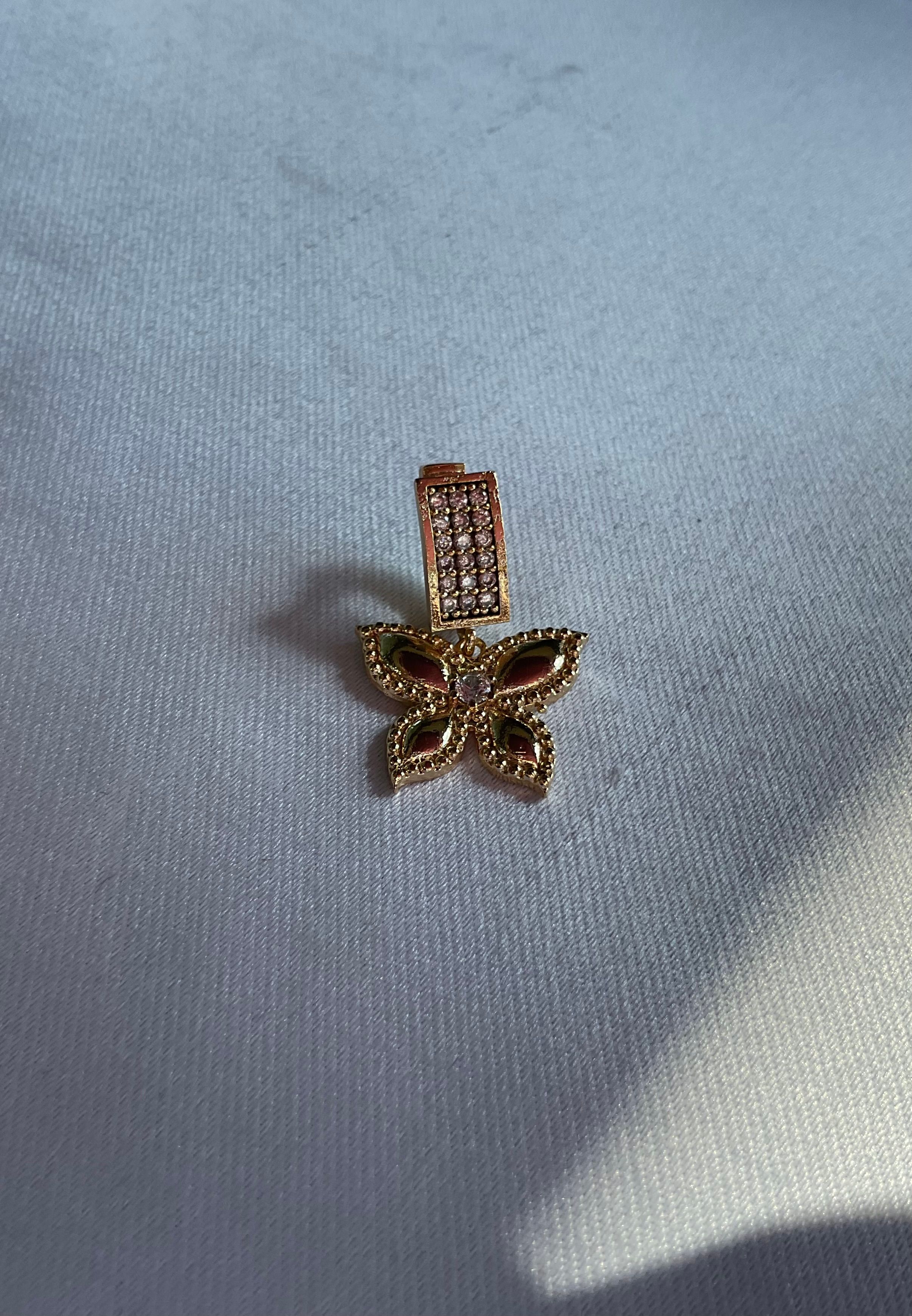 Kelebek figürlü charm gold