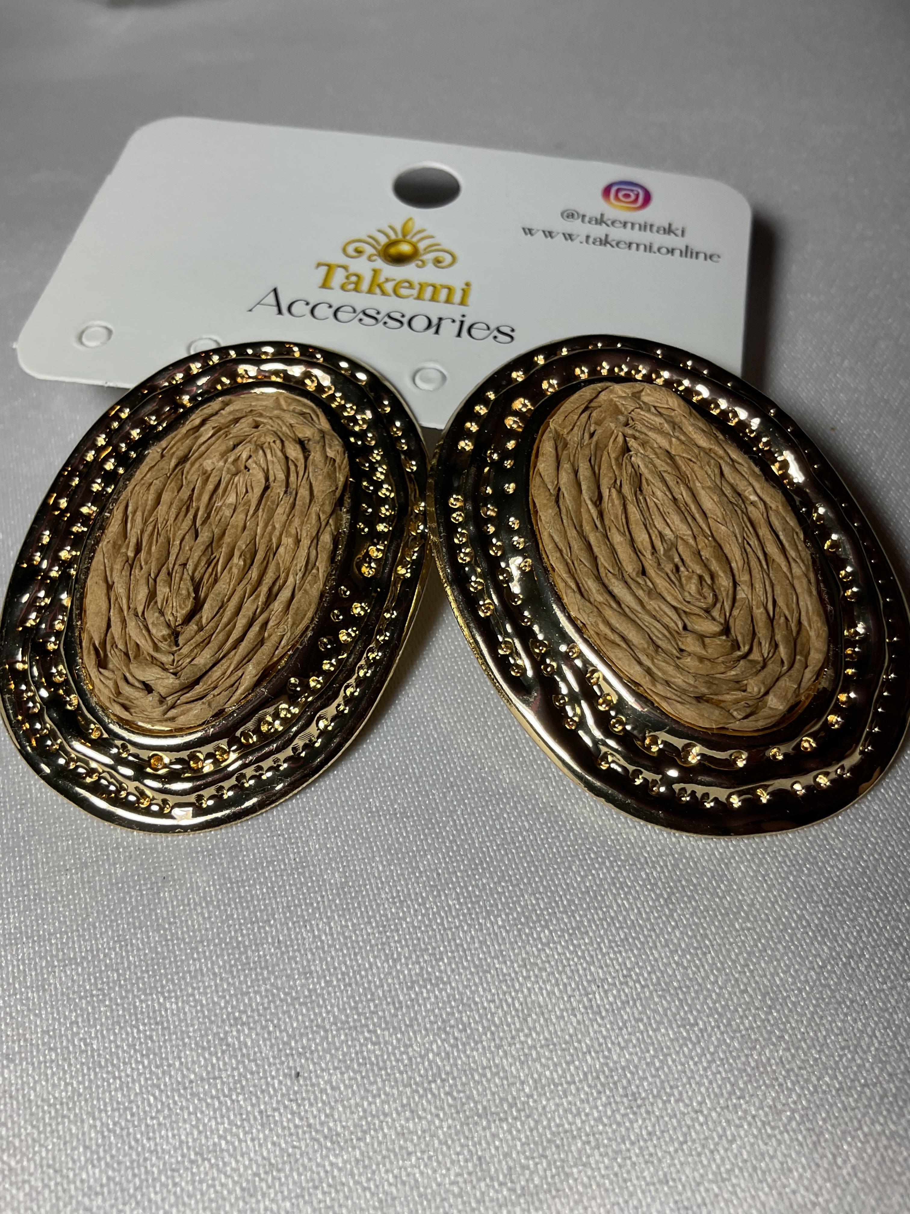Kahverengi hasır mineli gold oval küpe 