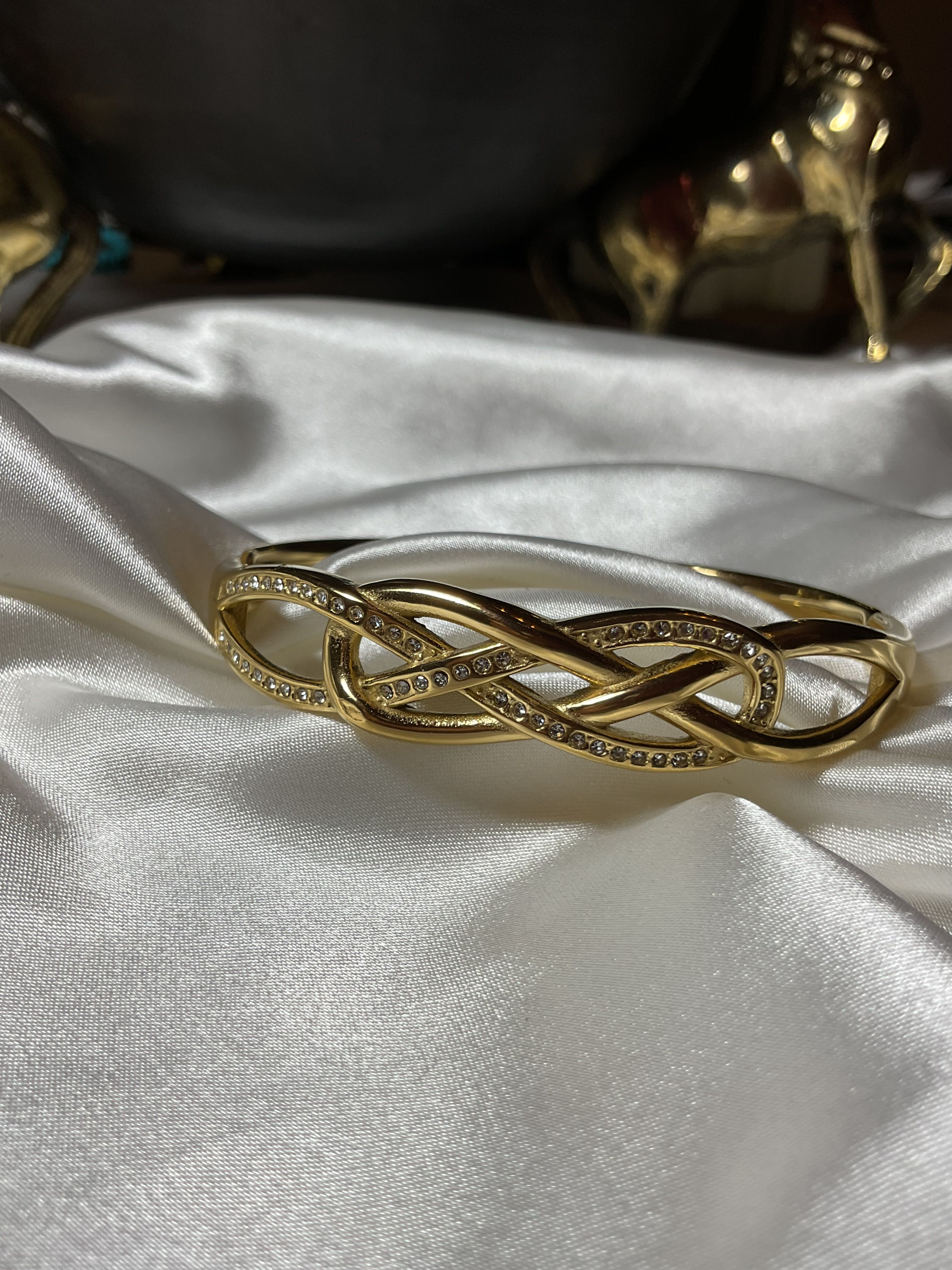 Çelik örgü model taşlı gold kelepçe