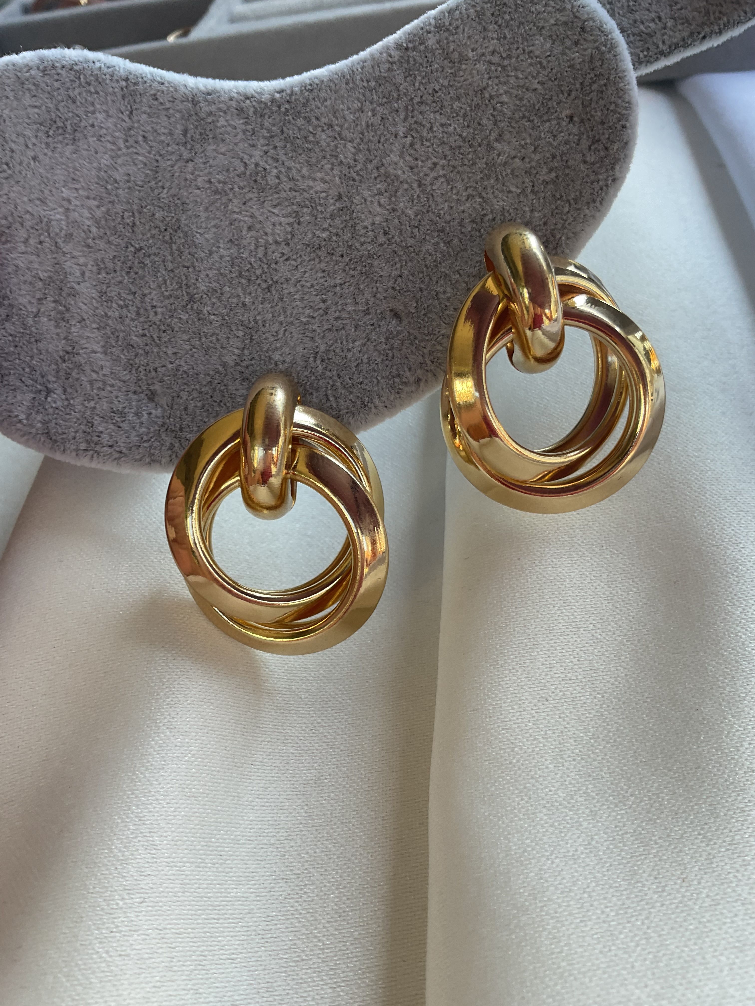 Gold birbirine geçmeli halka küpe