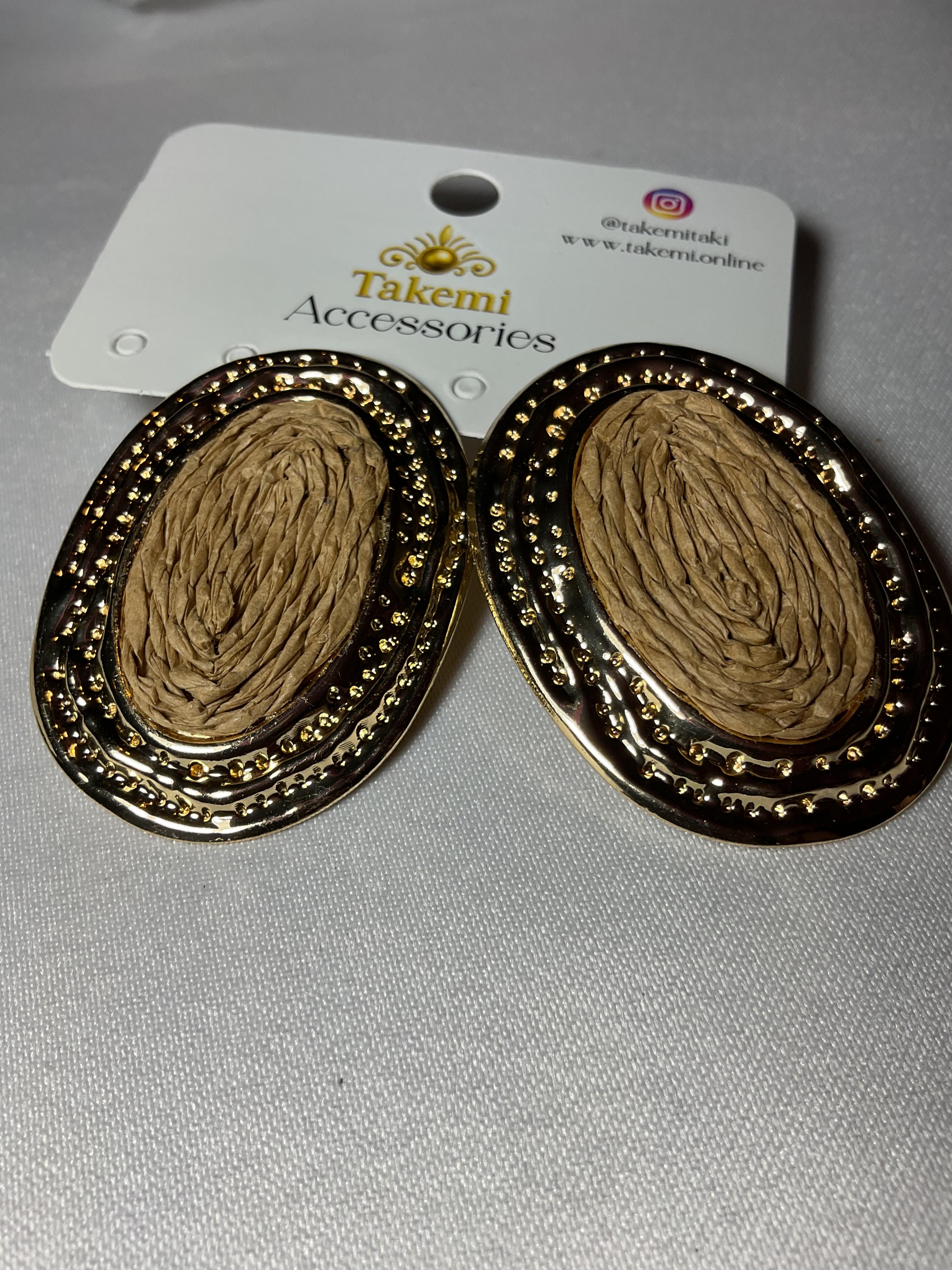 Kahverengi hasır mineli gold oval küpe 