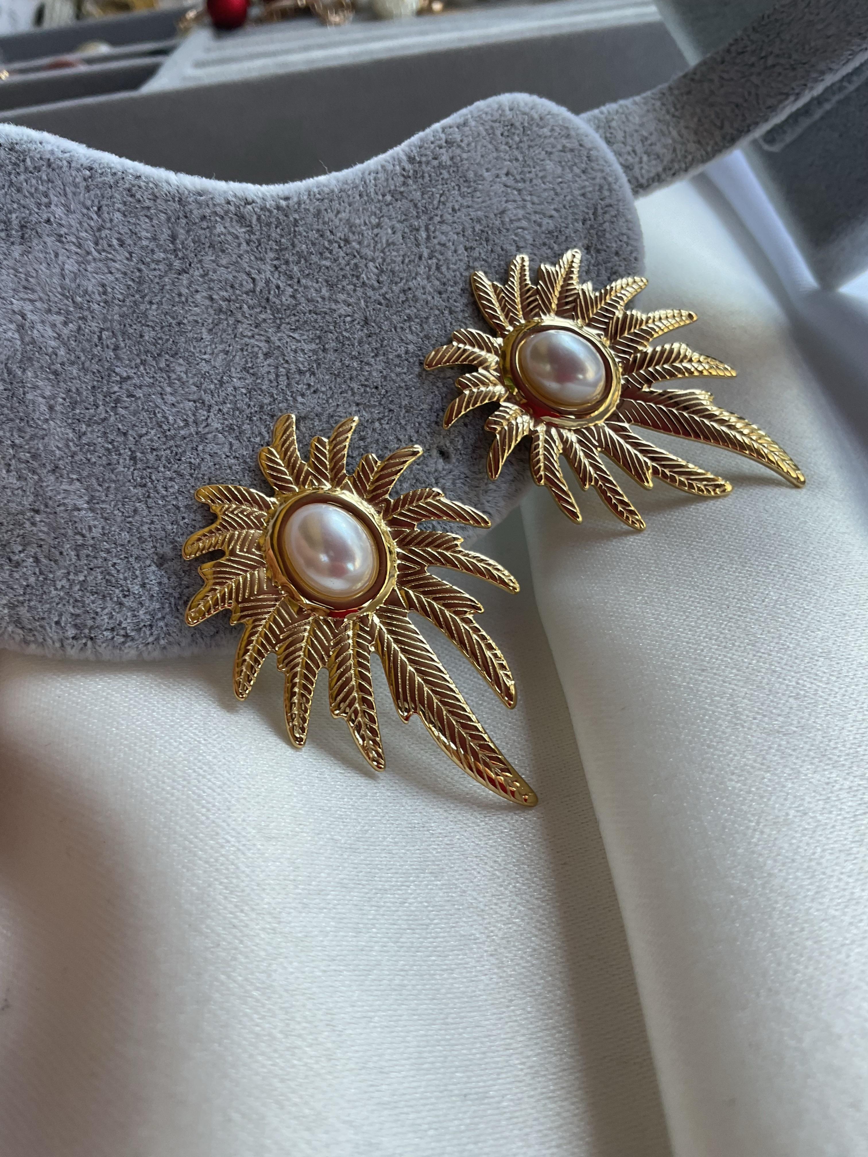 İncili yaprak model gold küpe