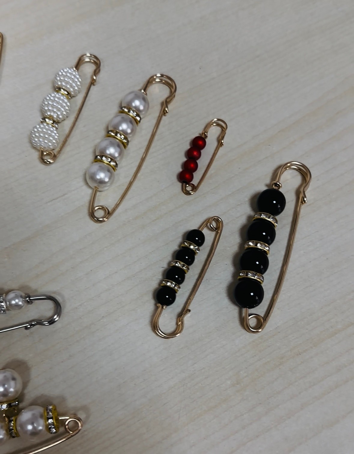 Broş, yaka iğnesi, başörtü iğnesi, ayakkabı charm, ayakkabı süsü, ayakkabı aksesuarı, çanta aksesuarı