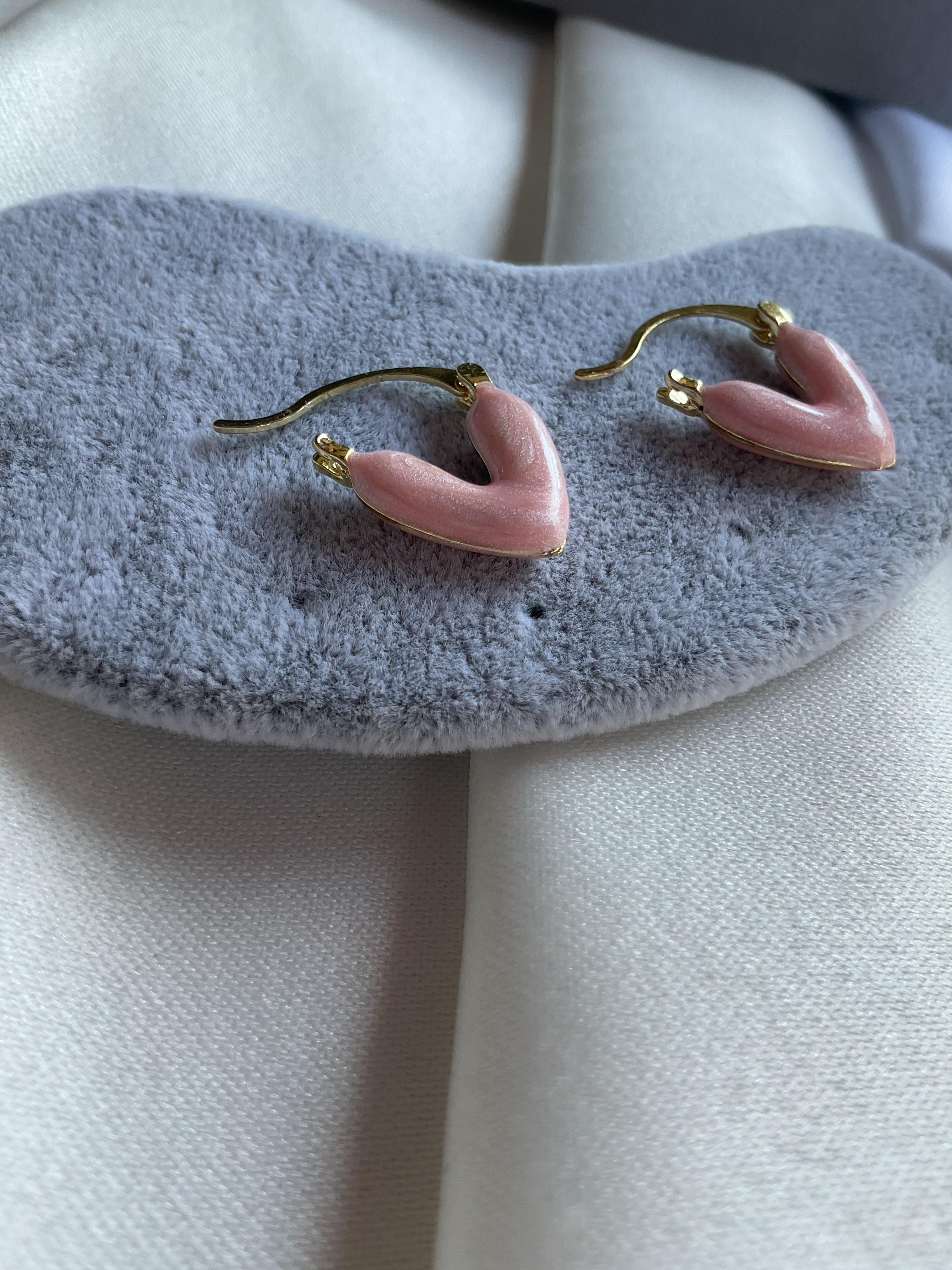 Pembe kalp küpe