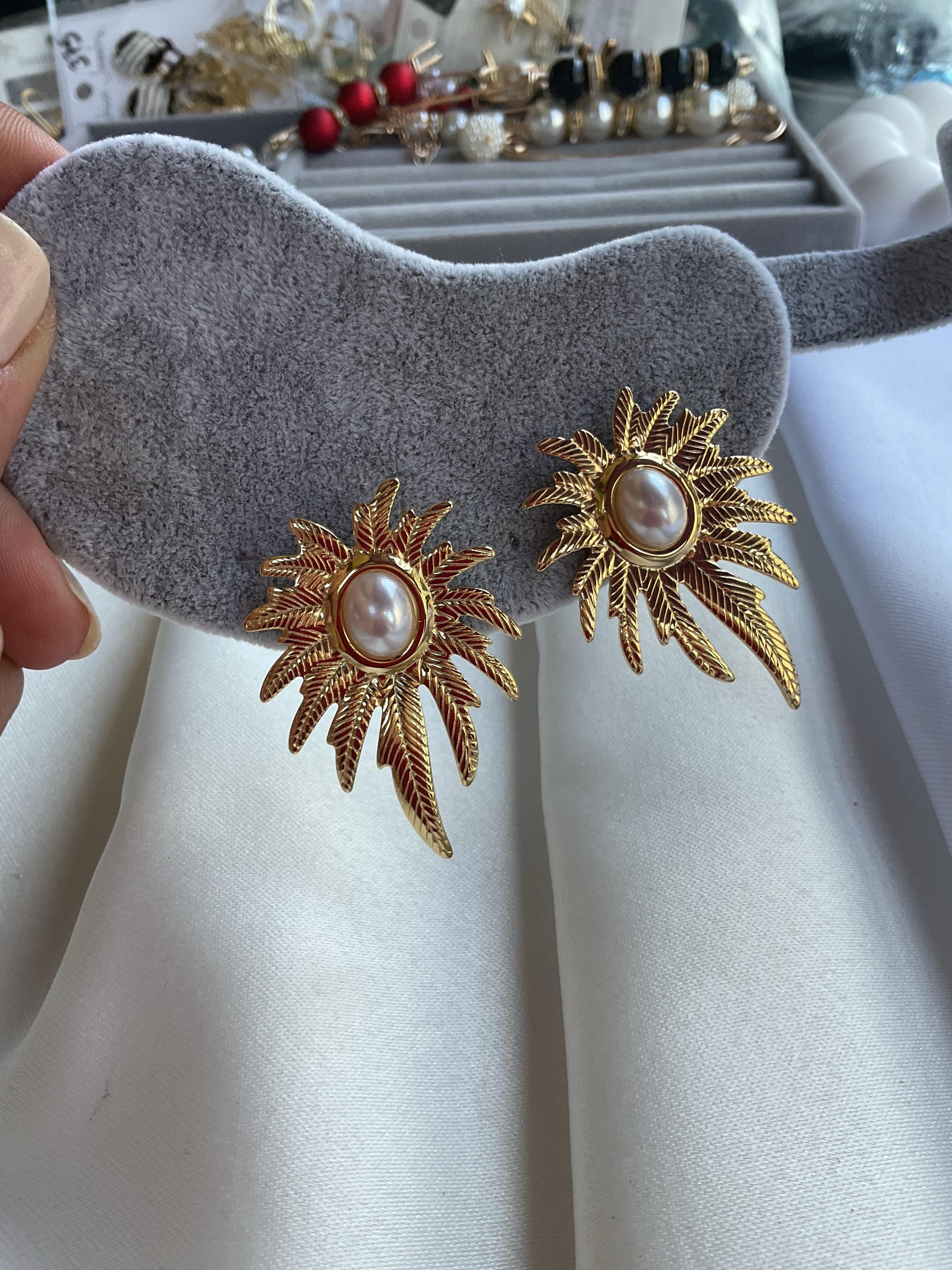 İncili yaprak model gold küpe