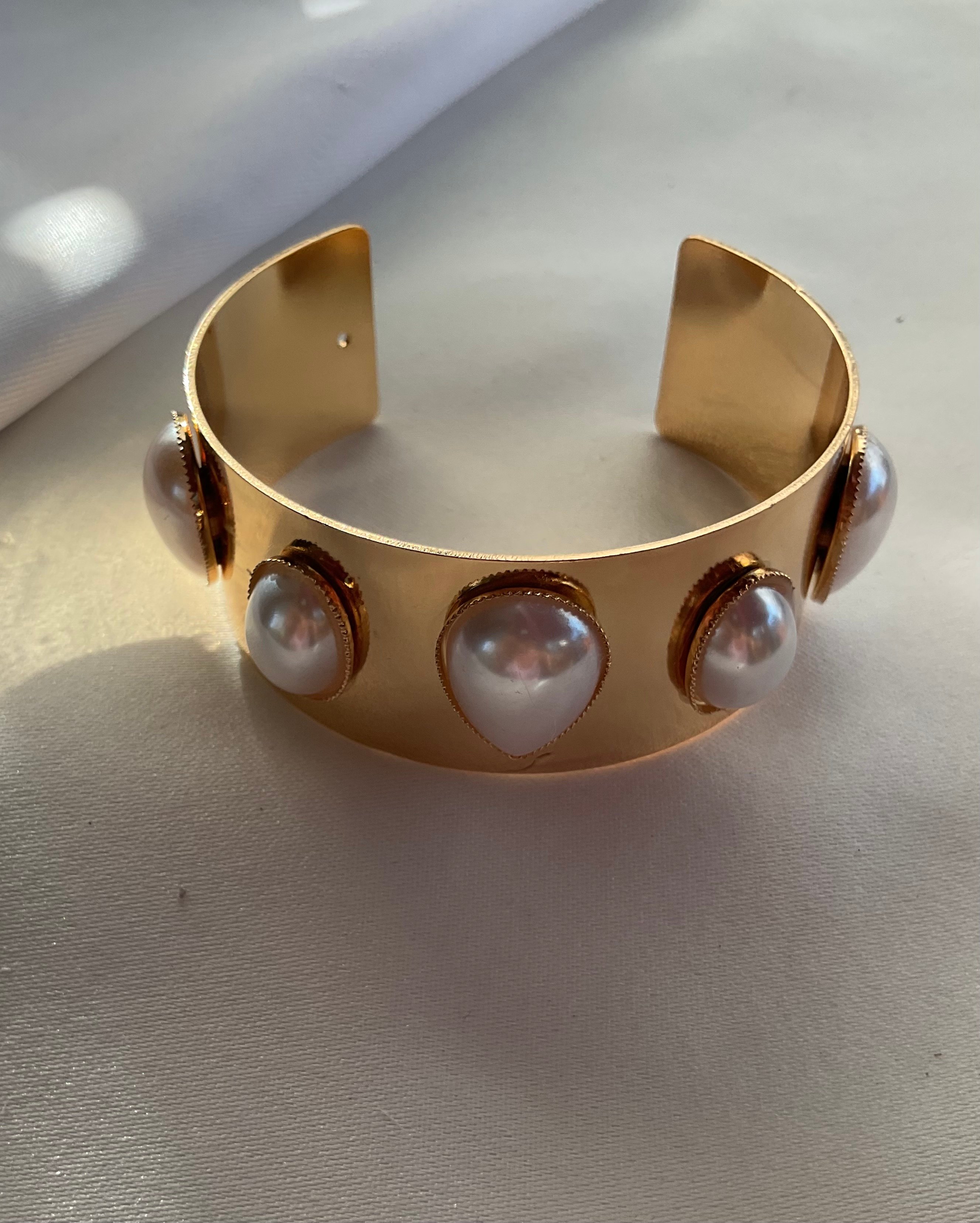 Damla model incili gold kelepçe