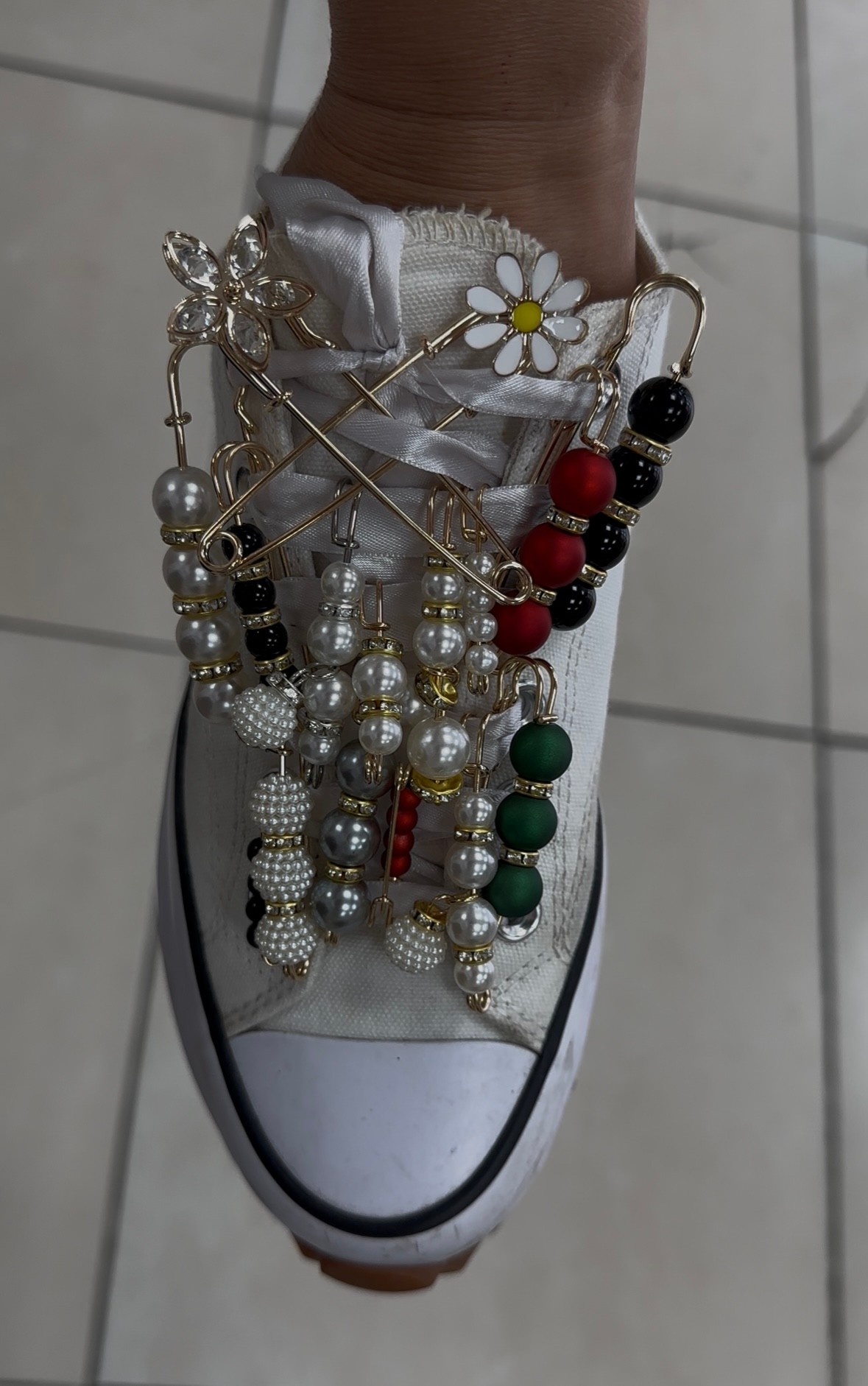 Broş, yaka iğnesi, başörtü iğnesi, ayakkabı charm, ayakkabı süsü, ayakkabı aksesuarı, çanta aksesuarı