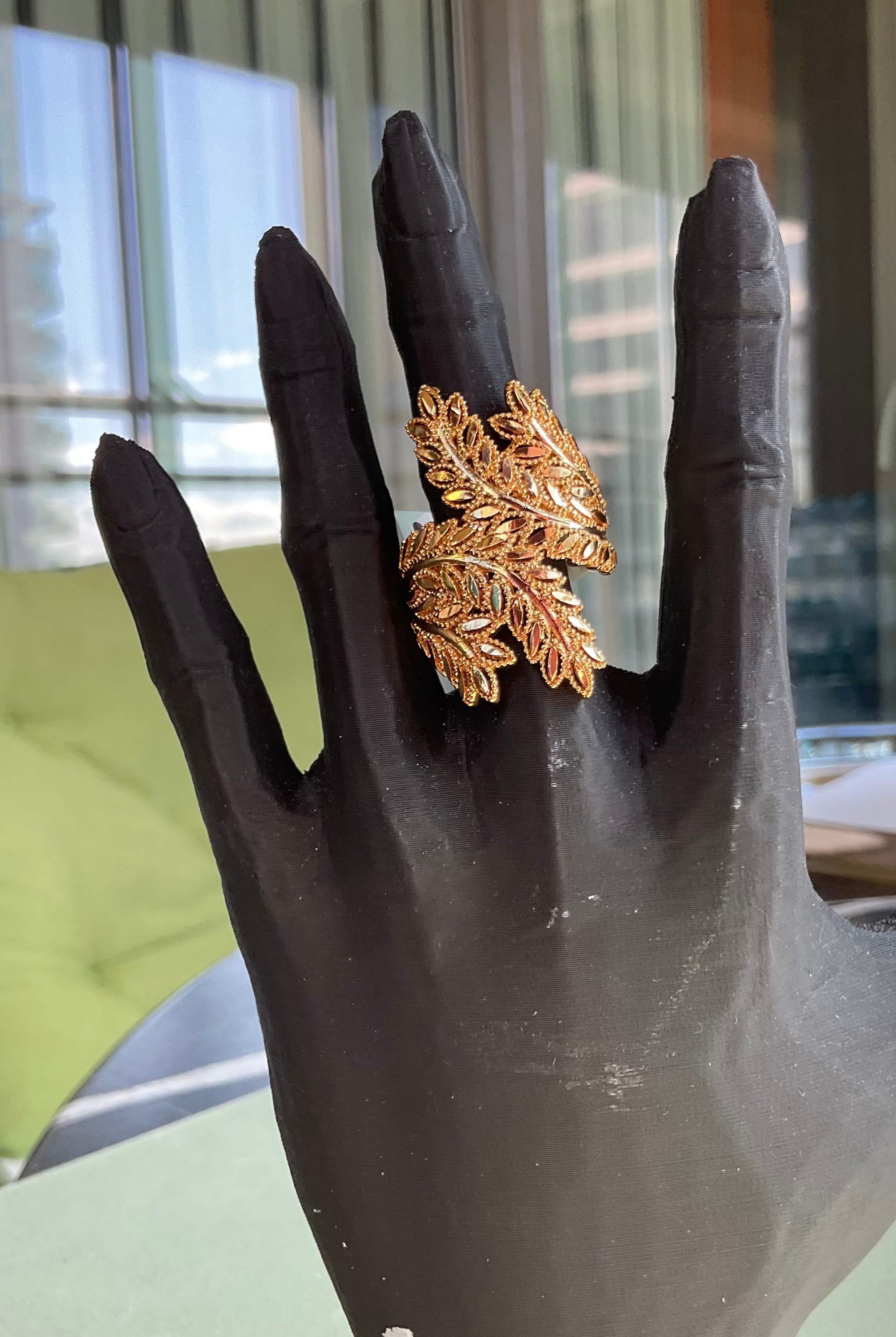 Yaprak model Çelik yüzük gold 