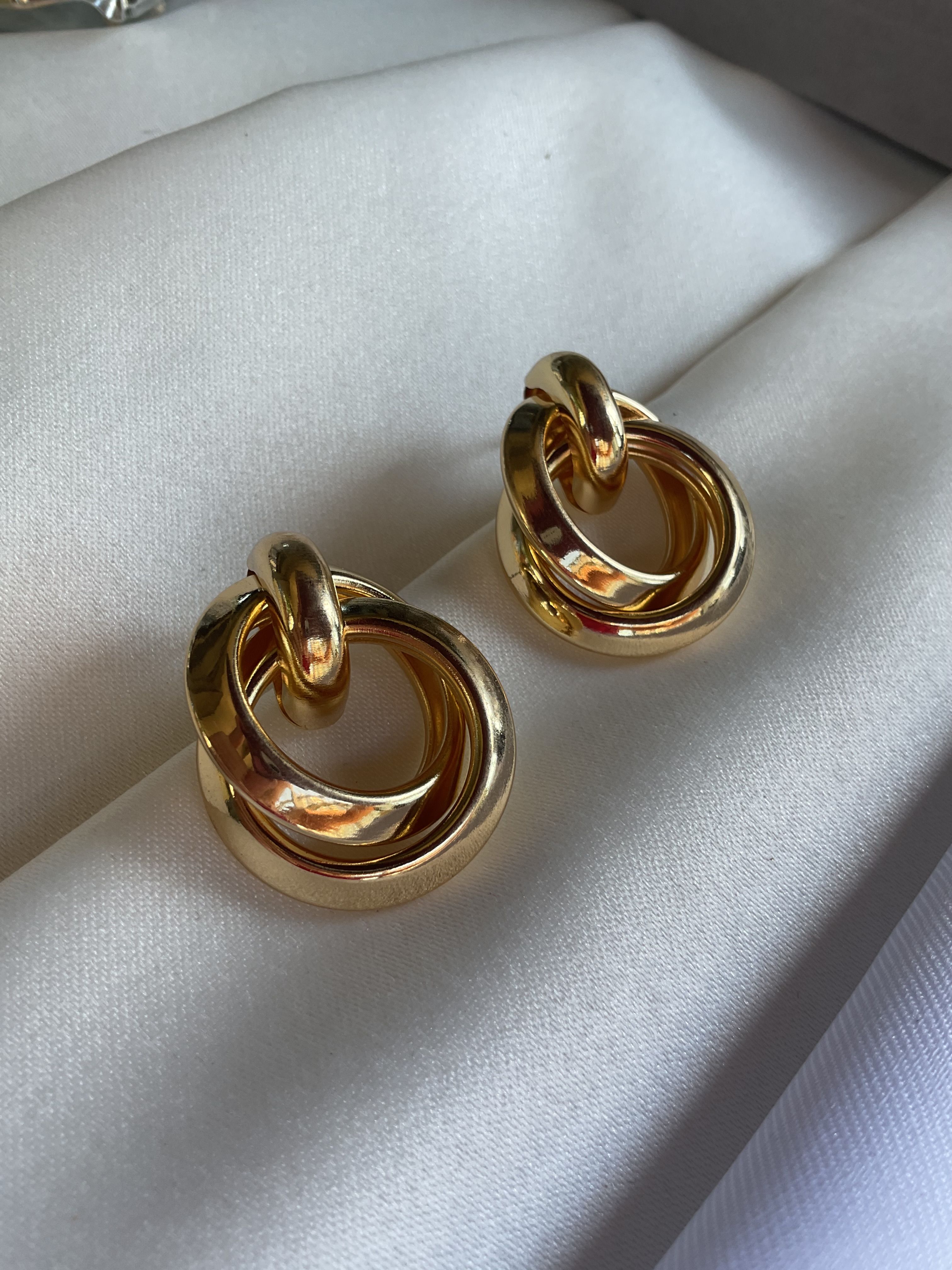 Gold birbirine geçmeli halka küpe