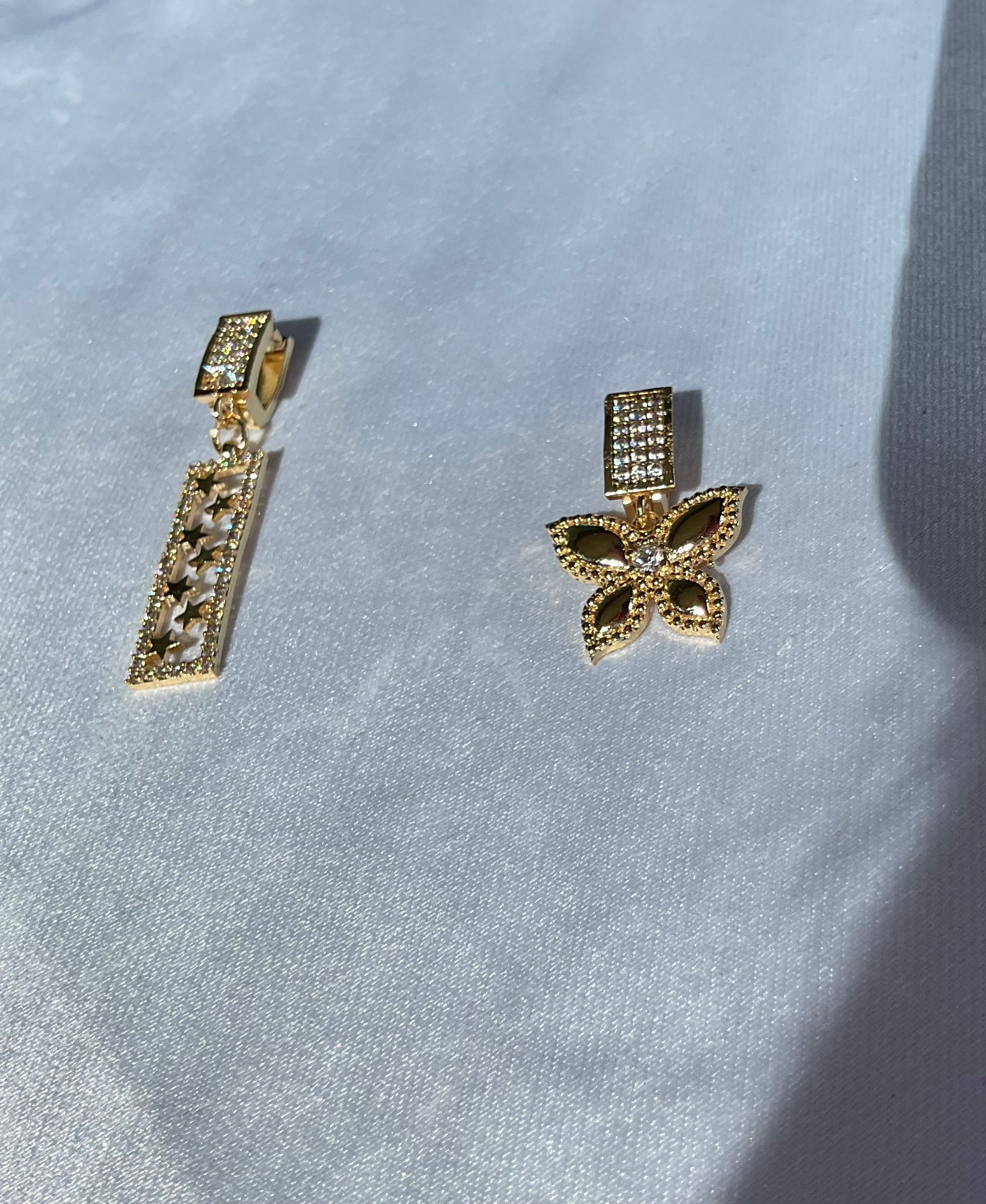 Kelebek figürlü charm gold