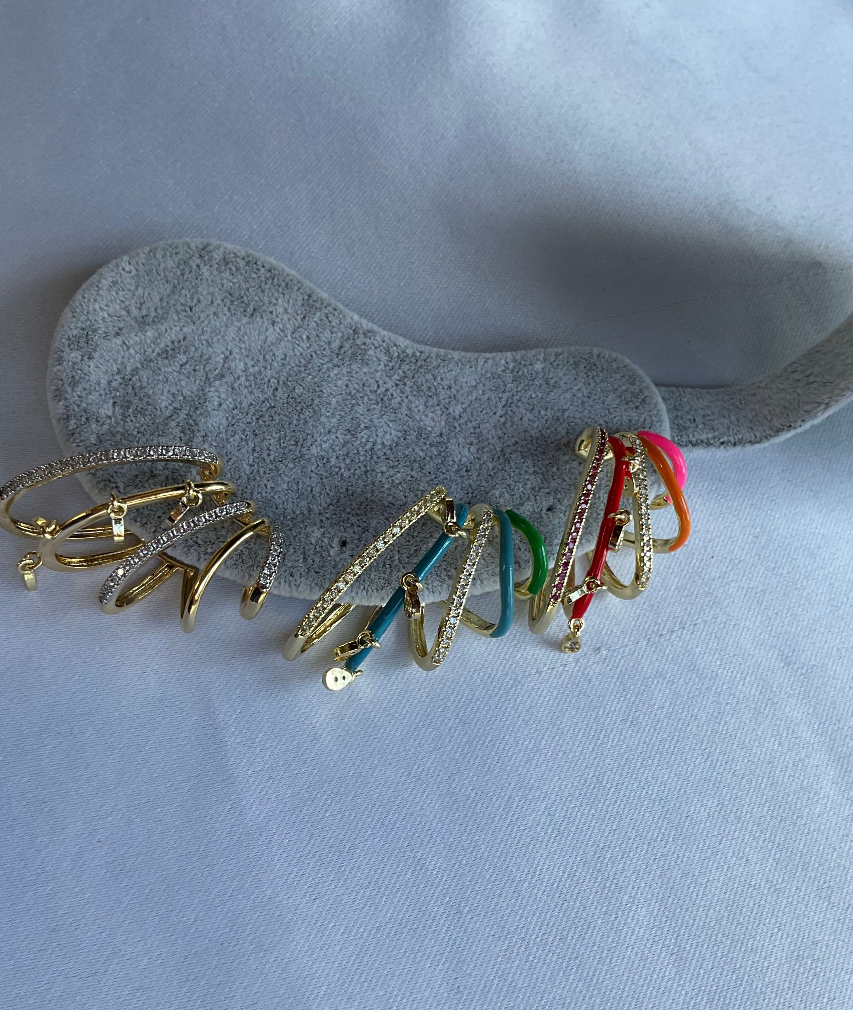 Gold taşlı kıkırdak küpe