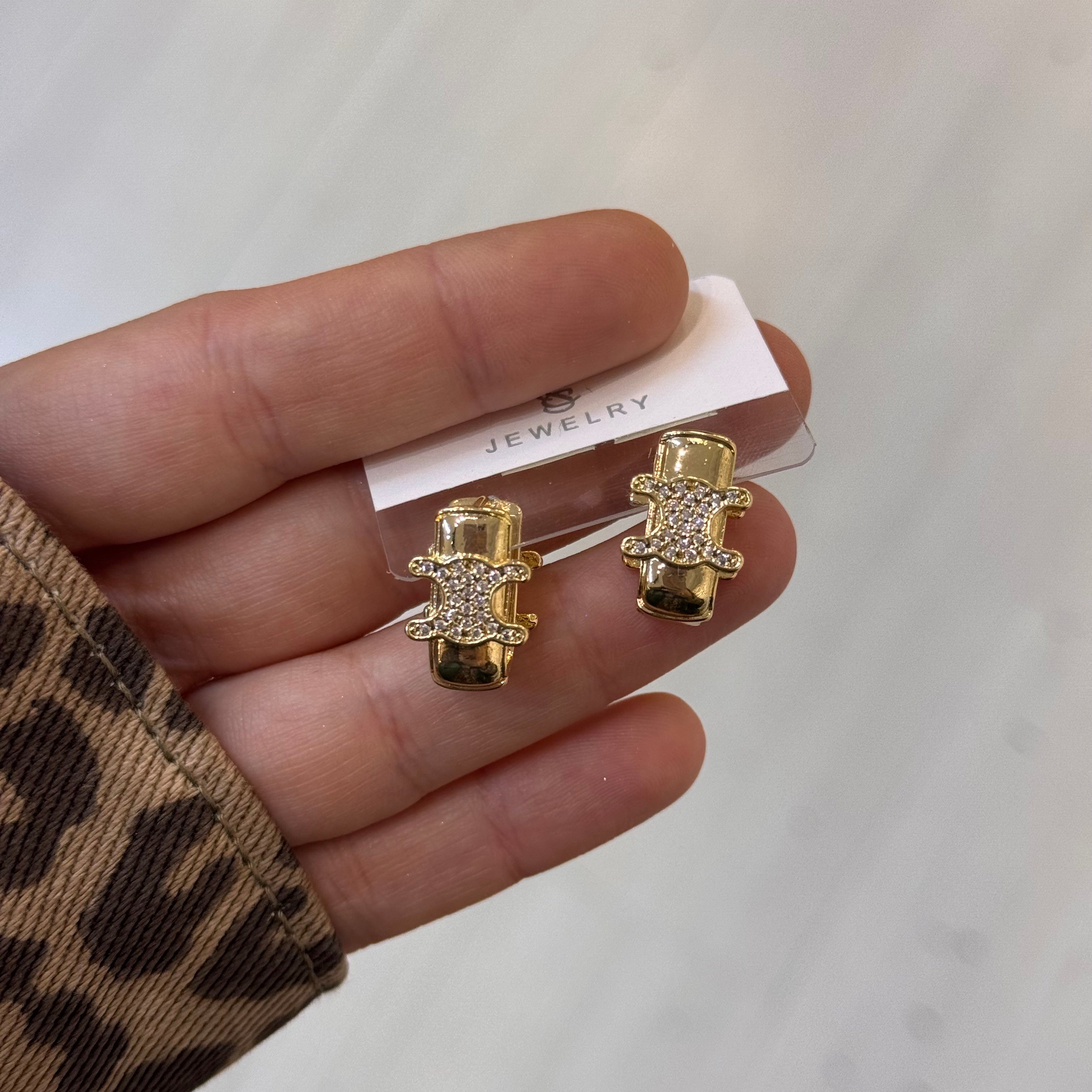 Premium C Taşlı Minimal Halka Küpe