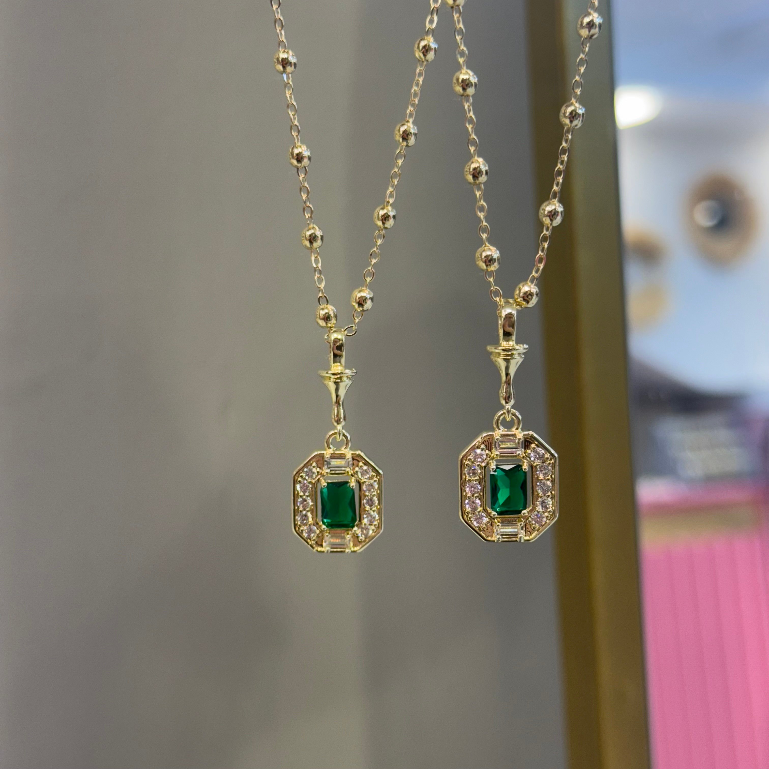 Premium Serenay Minimal Yeşil Taşlı Topçuk Zincirli Kolye (50 cm)