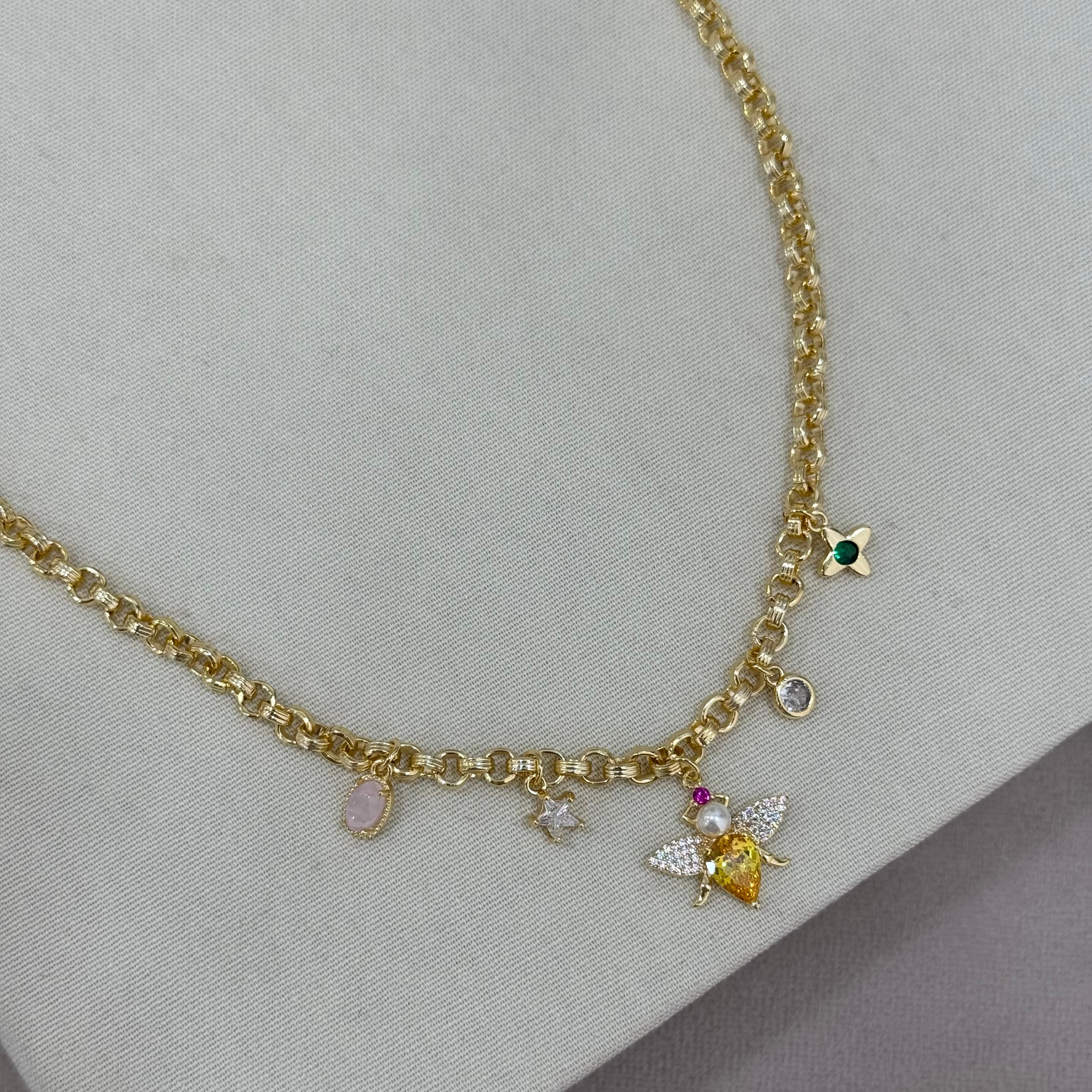 Premium Charm Arı Kolye