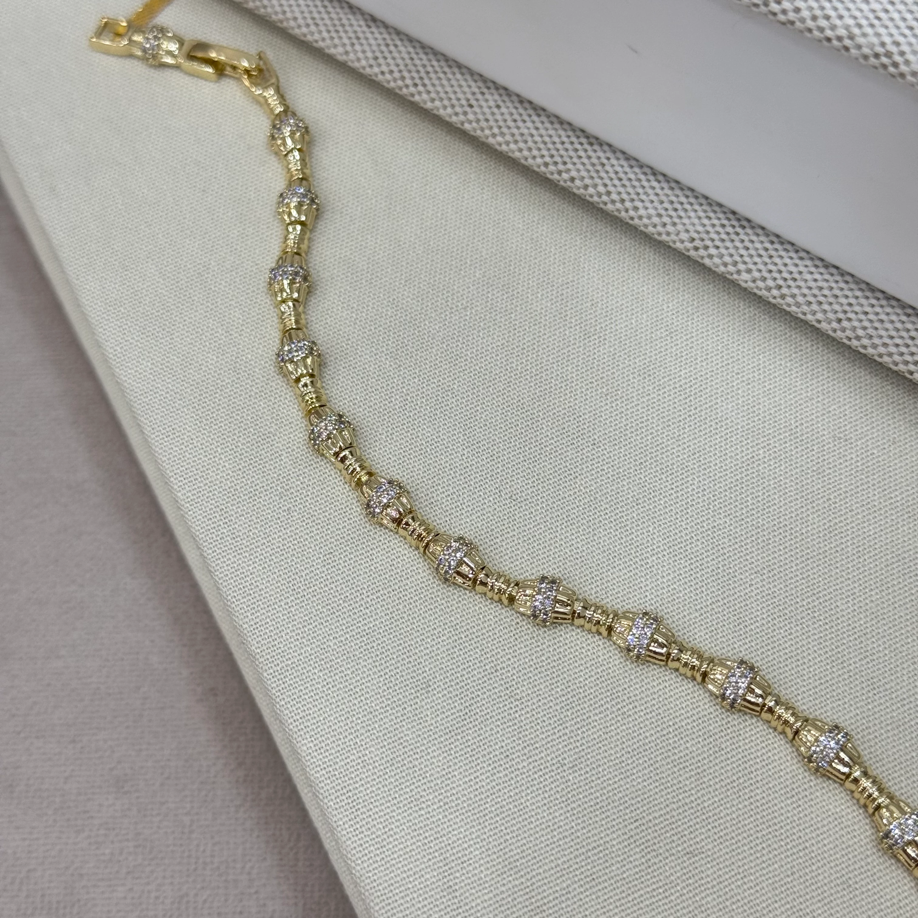 Premium İthal Aurelia Bileklik