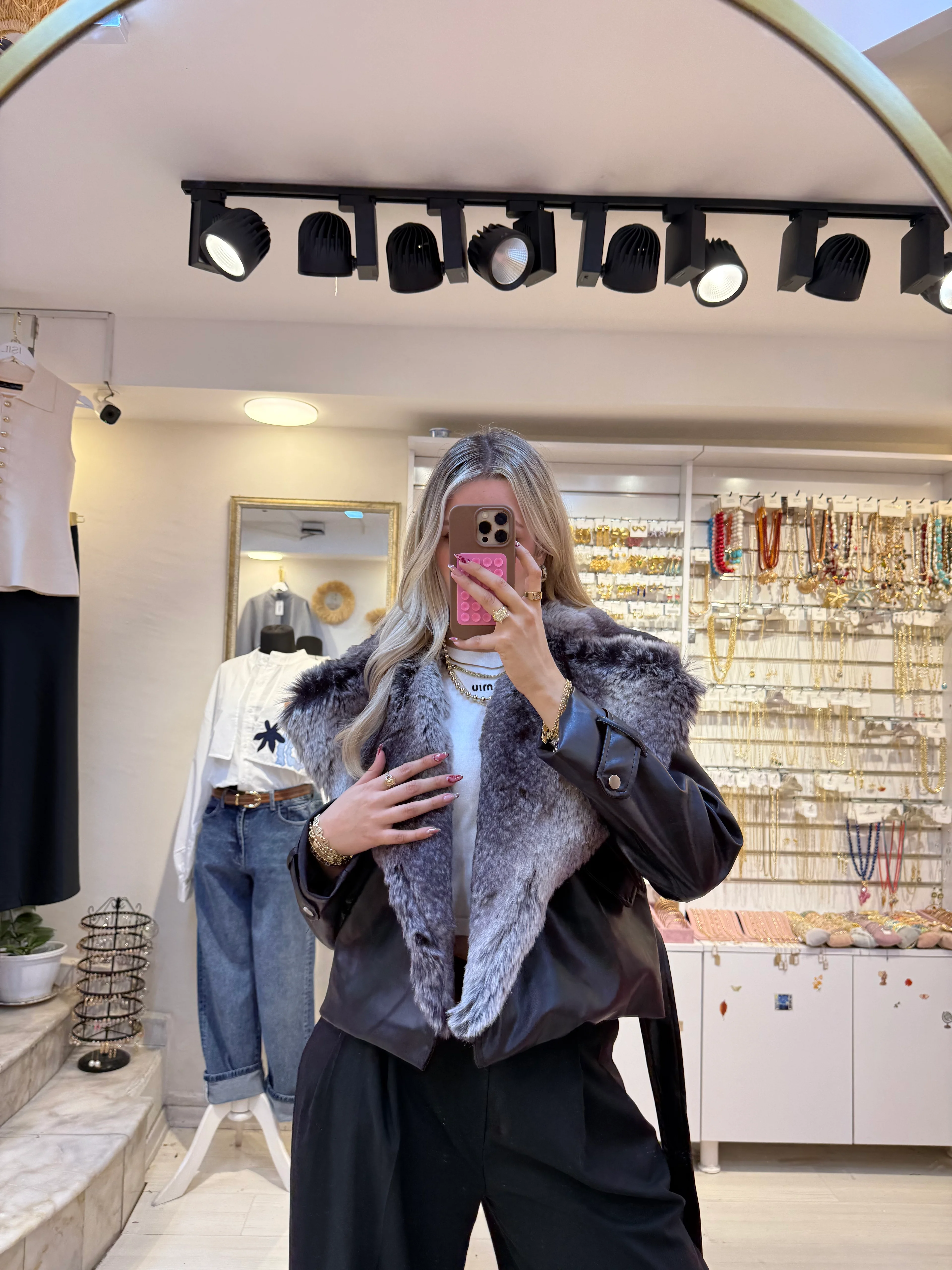 Yakası Kürklü Kuşaklı Yumuşak Deri Mont