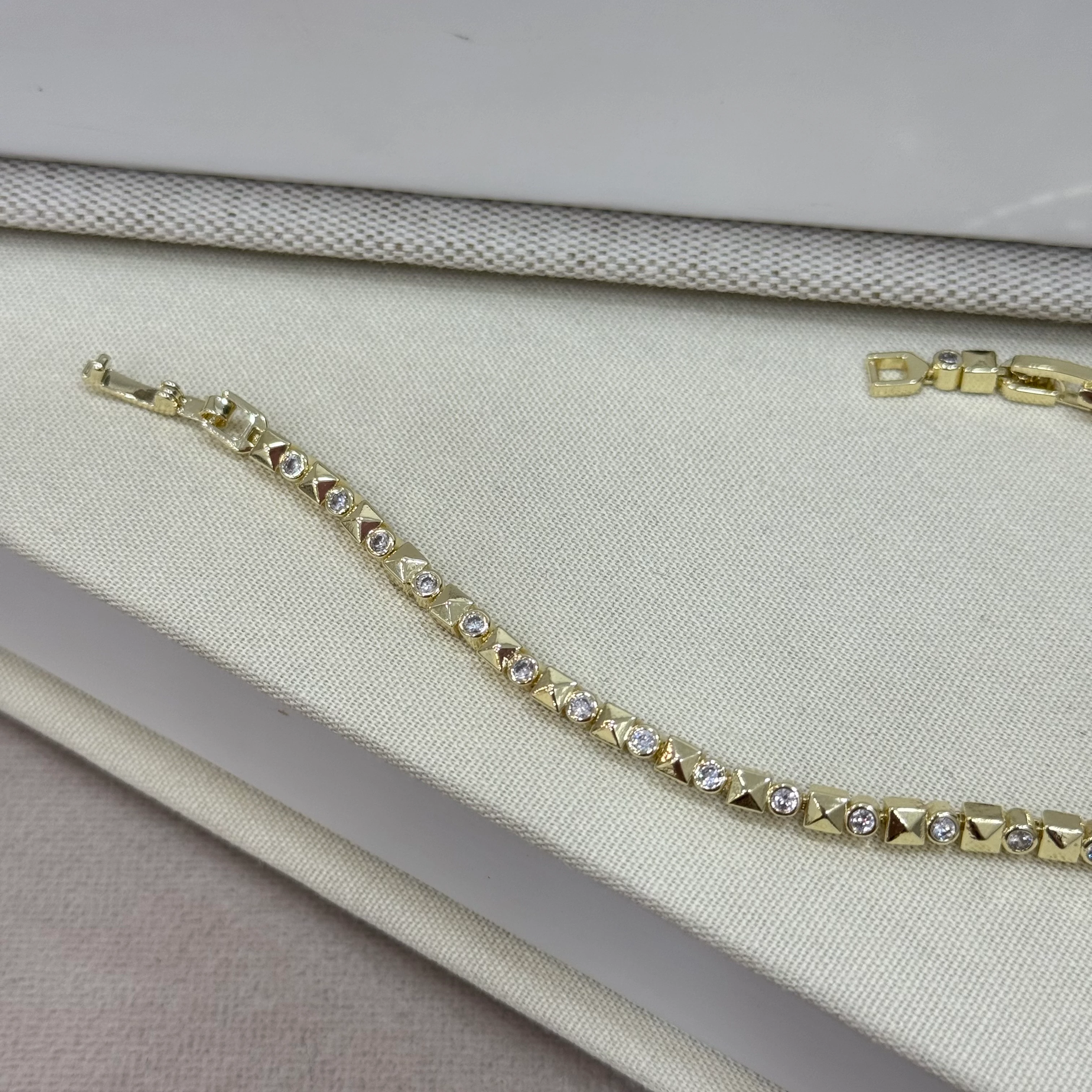 Premium İthal Minimal Square Bileklik