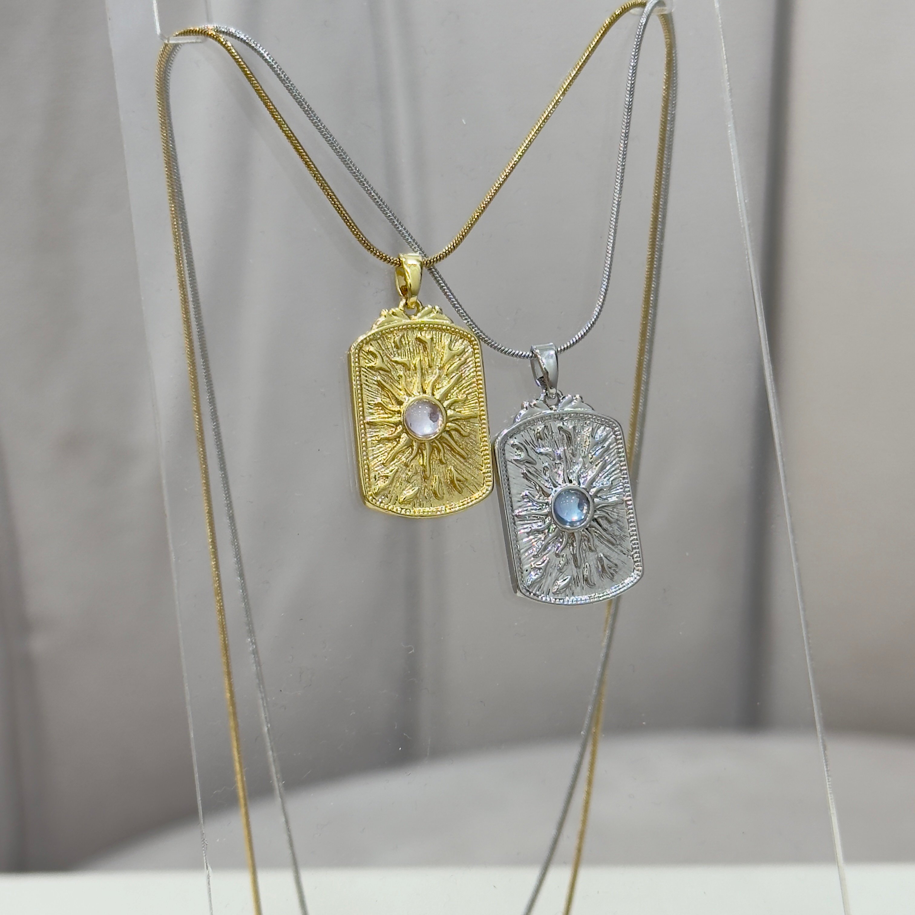 Çelik Zincir Opal Taşlı Nebula Plaka Kolye