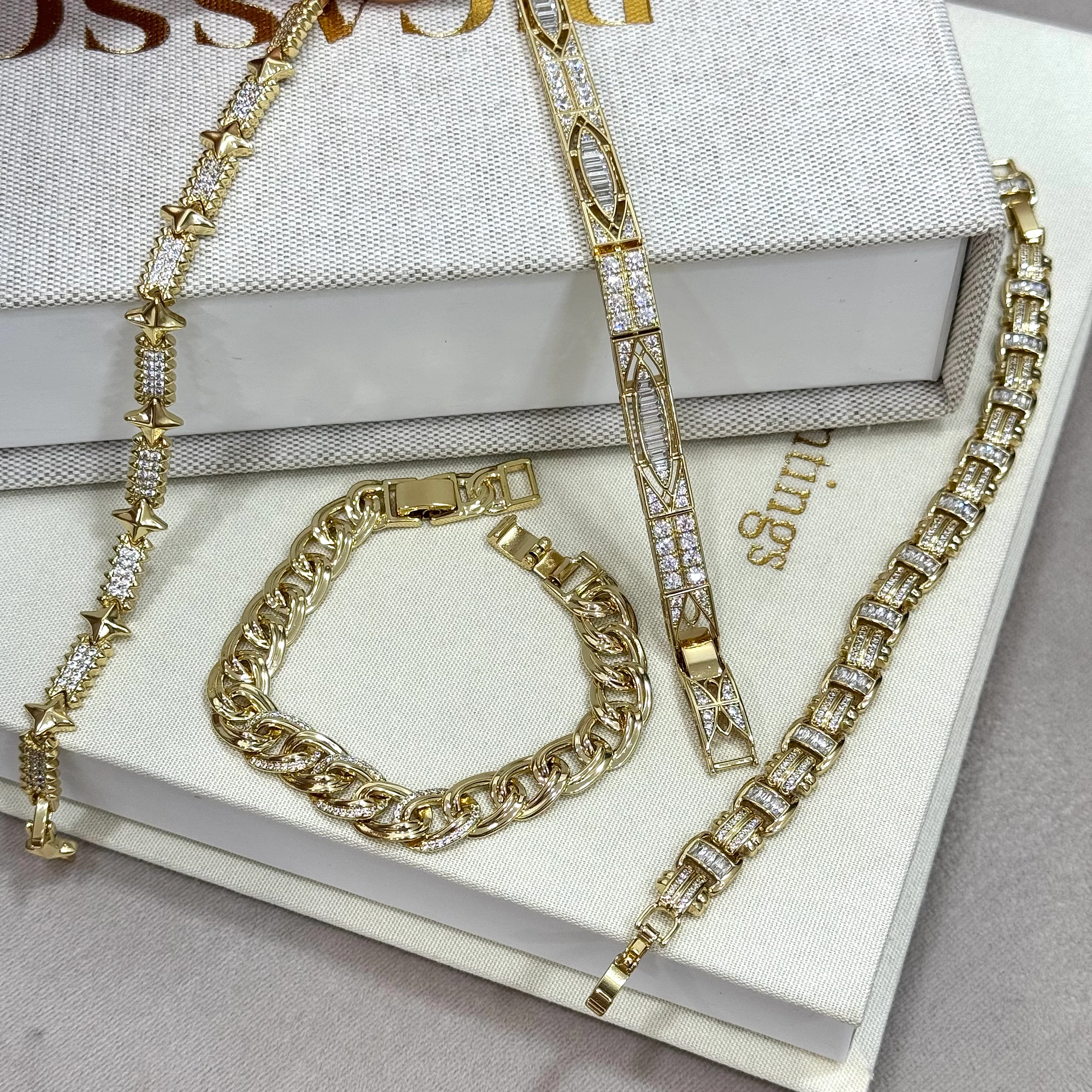 Xuping Su Serisi Baget Telkari Vintage Bileklik