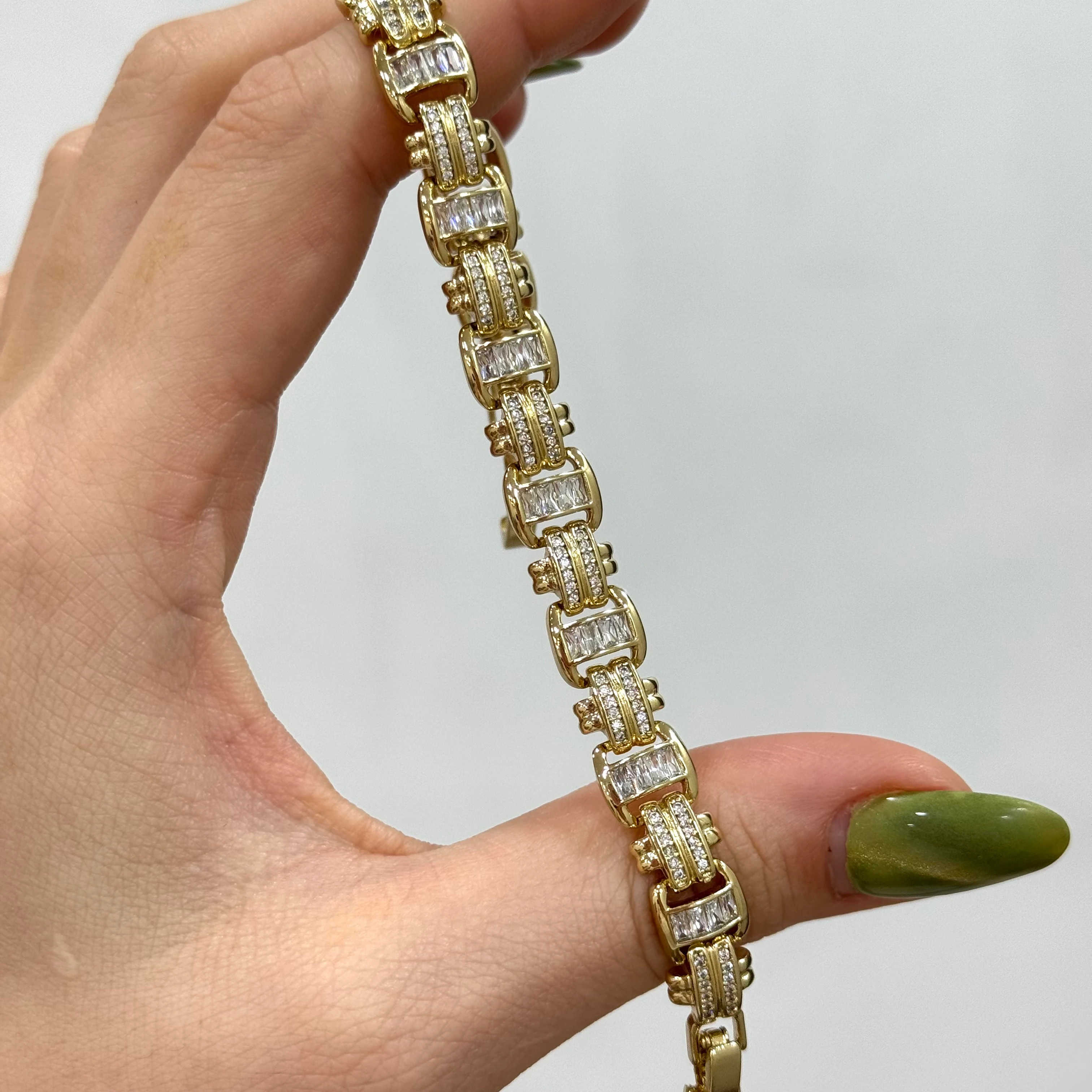 Xuping Su Serisi Variosa Baget Bileklik