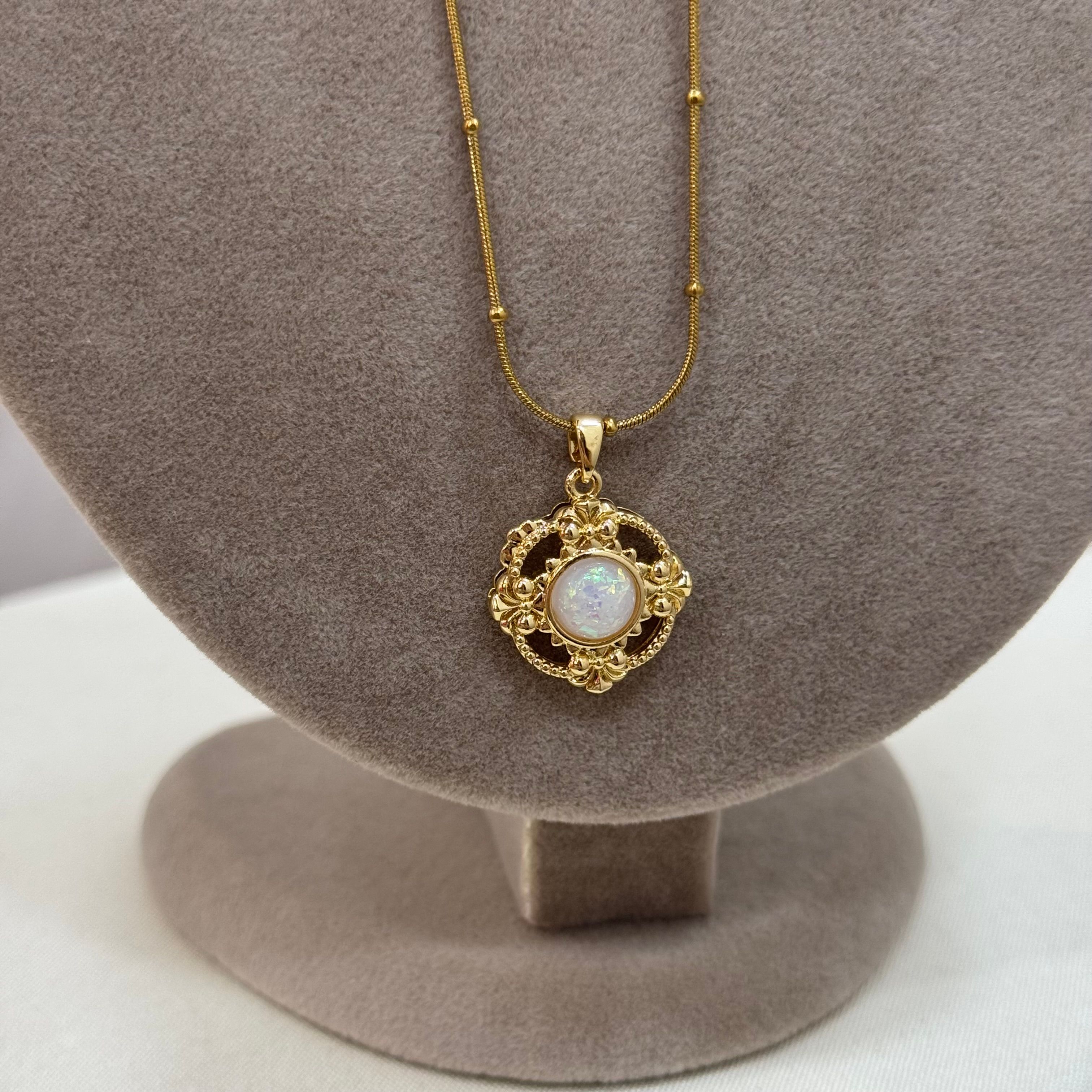 Çelik Zincir Vintage Opal Figür Kolye